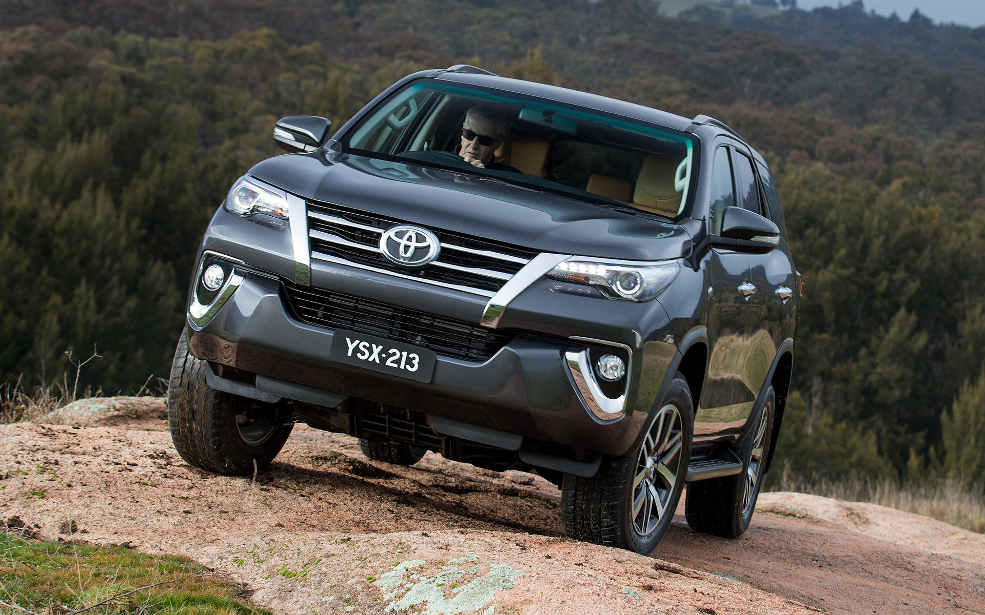 Toyota Fortuner Wallpapers