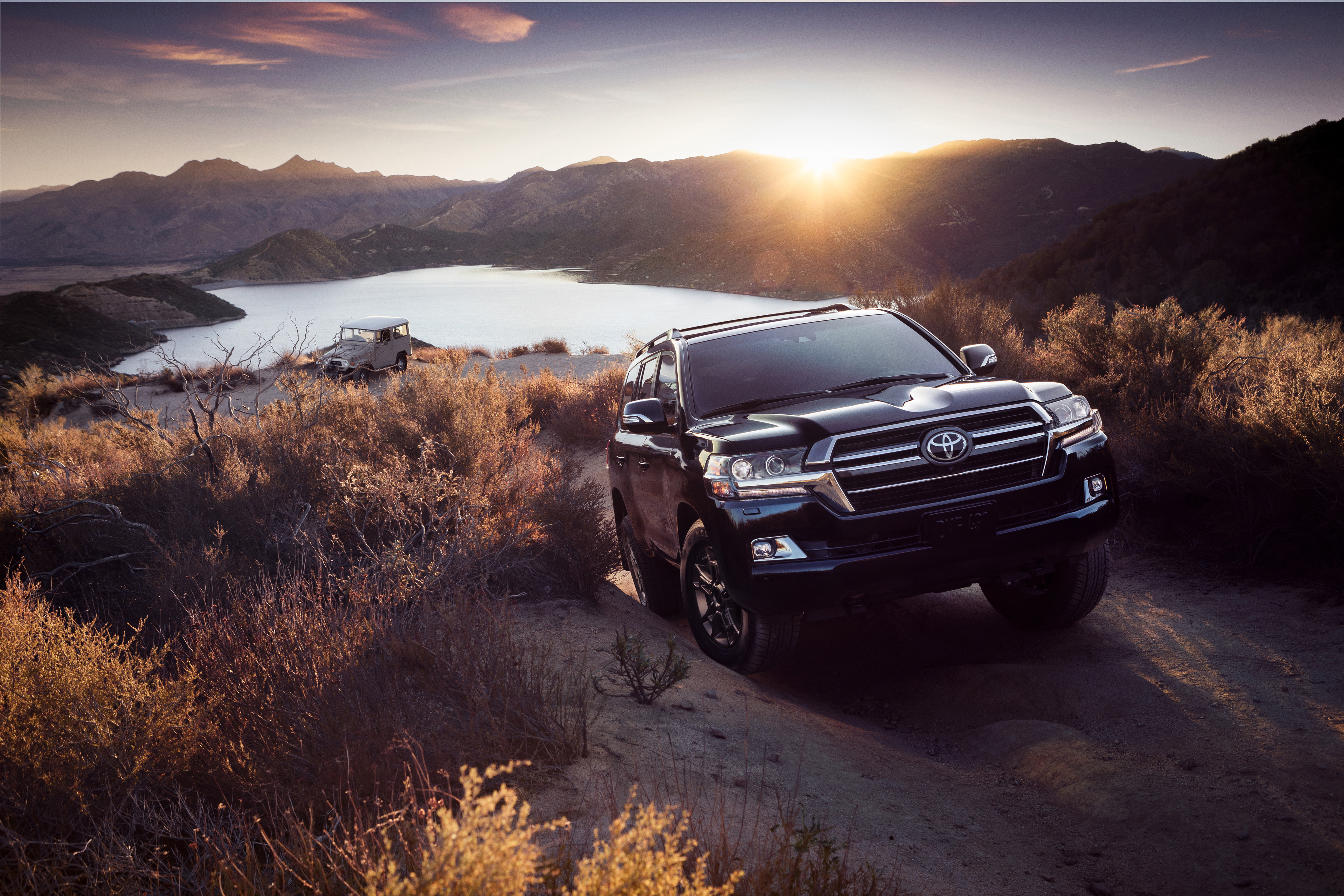 Toyota Land Cruiser 2017 Wallpapers