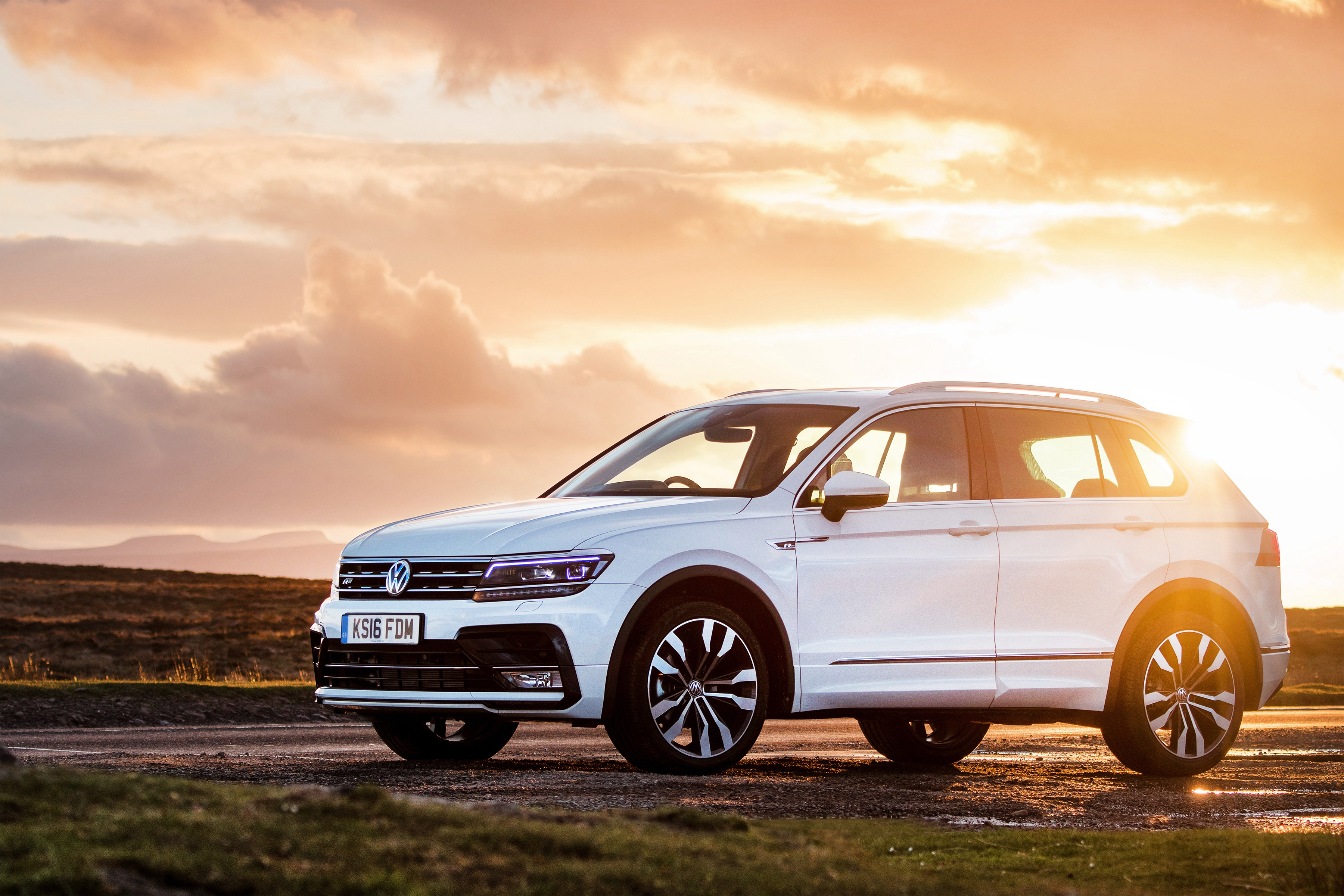 Volkswagen Tiguan L Phev Wallpapers