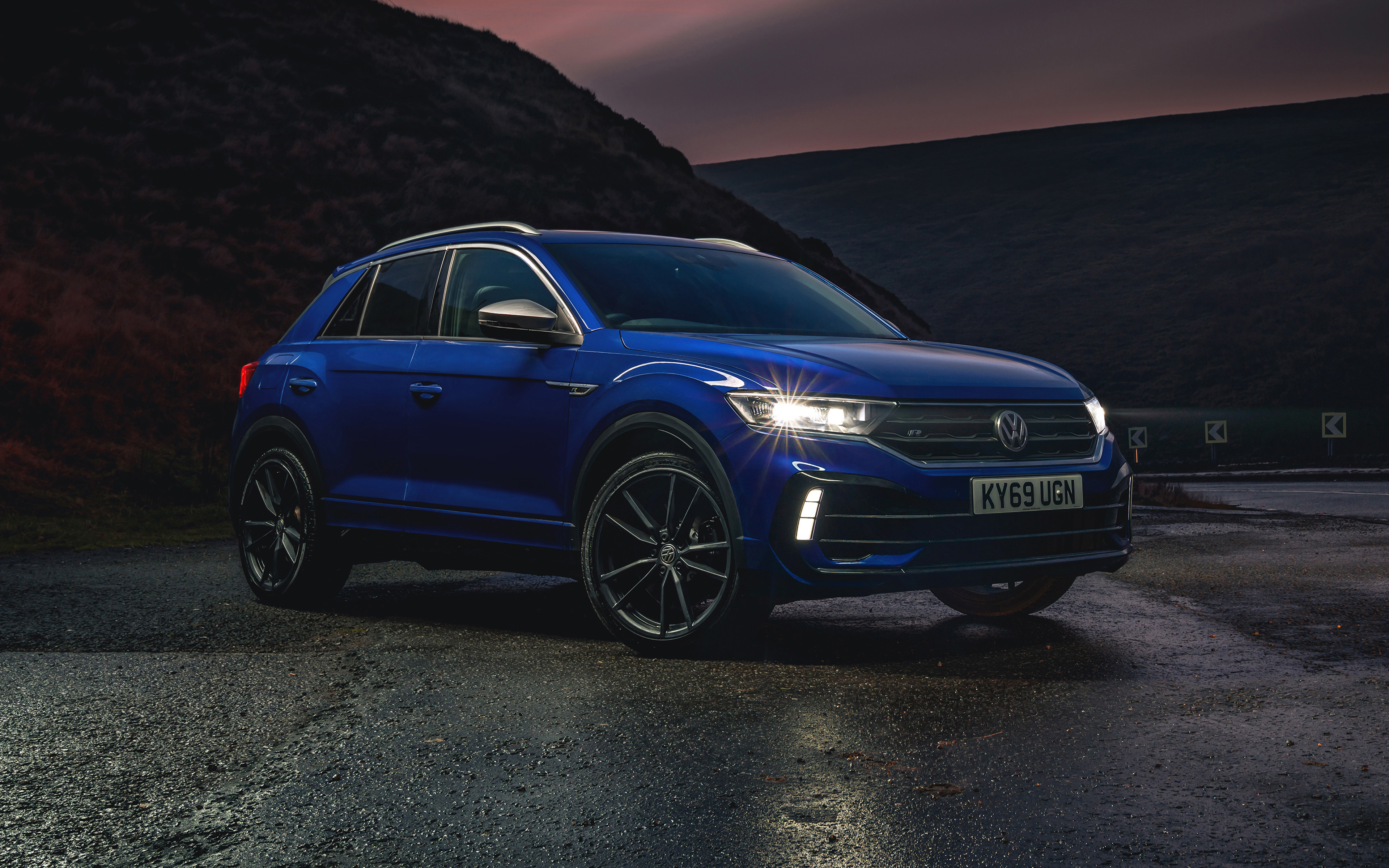 Volkswagen T-Roc R-Line Wallpapers