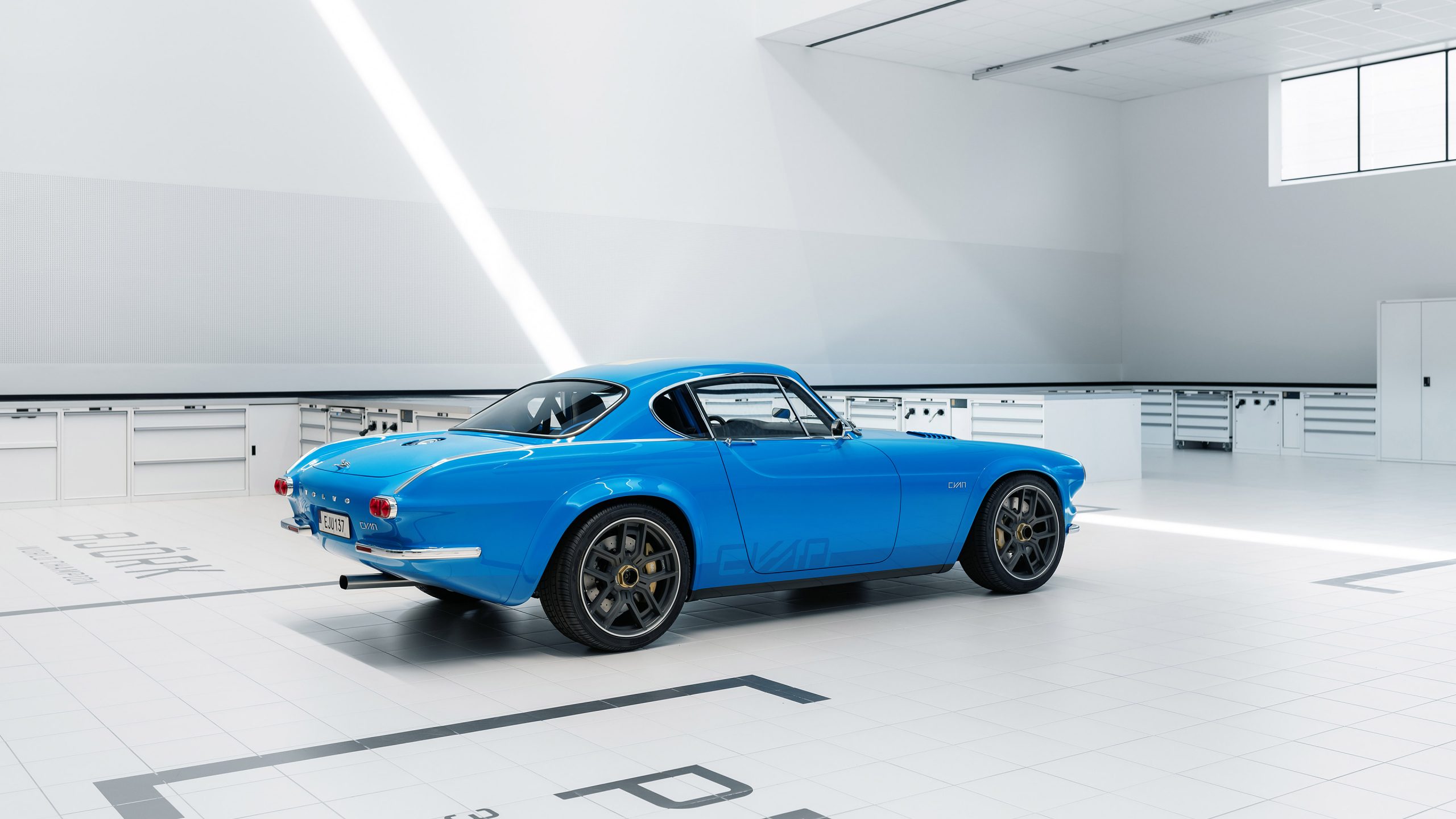 Volvo P1800 Cyan Wallpapers