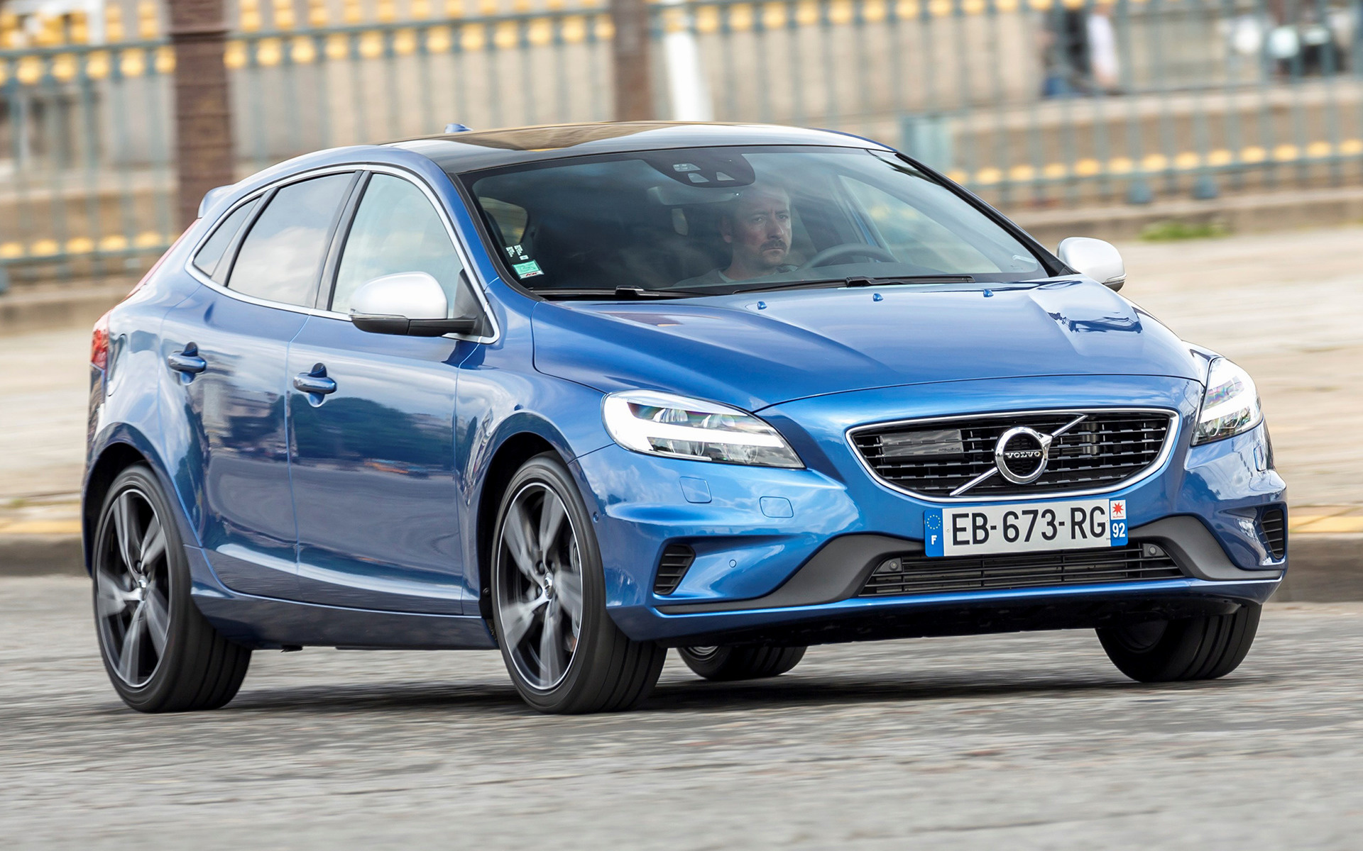 Volvo V40 Wallpapers