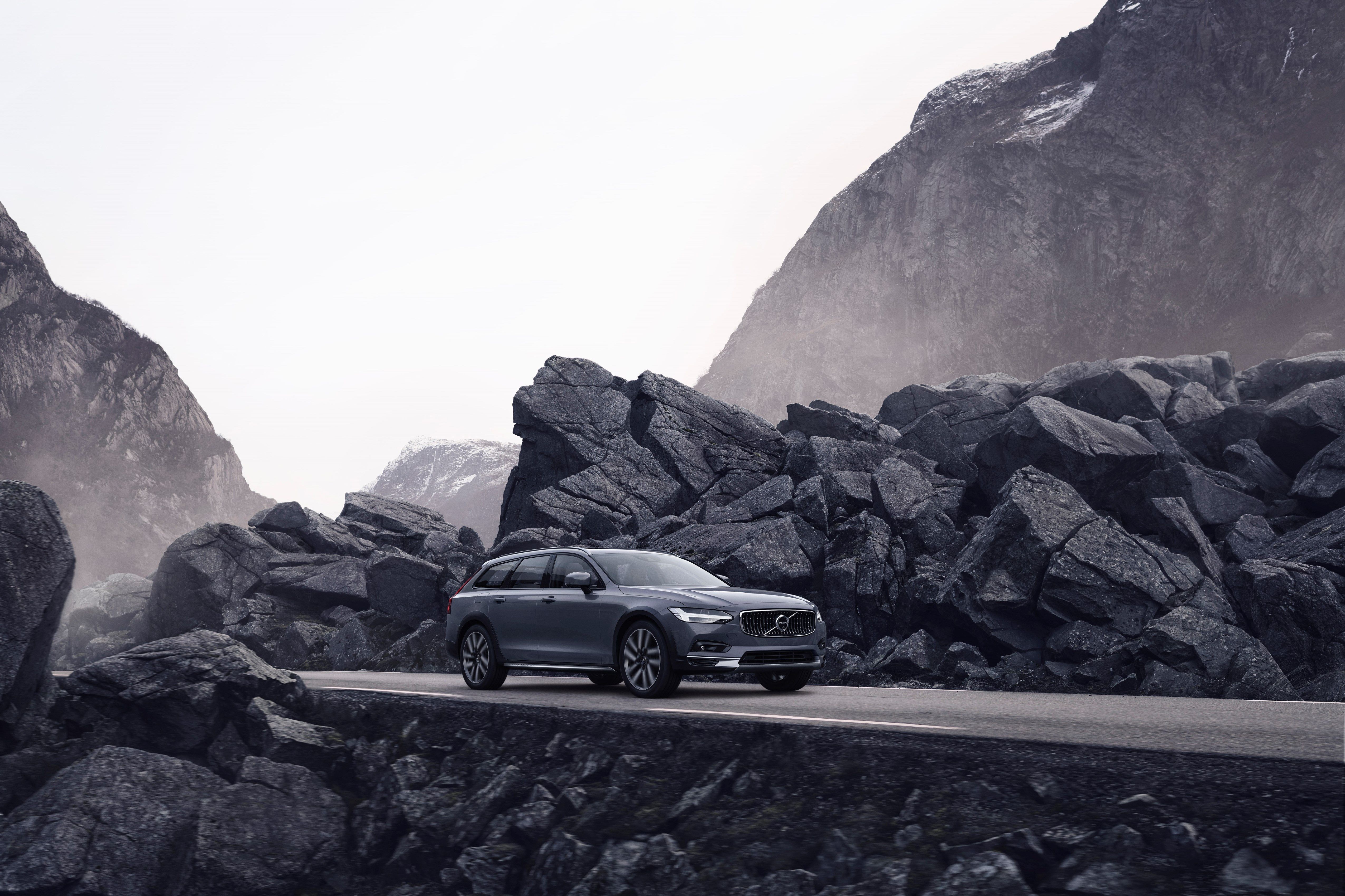 Volvo V90 Cross Country Wallpapers