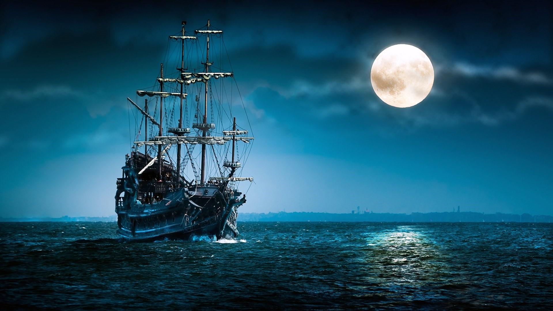 Sails Ship In Ocean
 Wallpapers