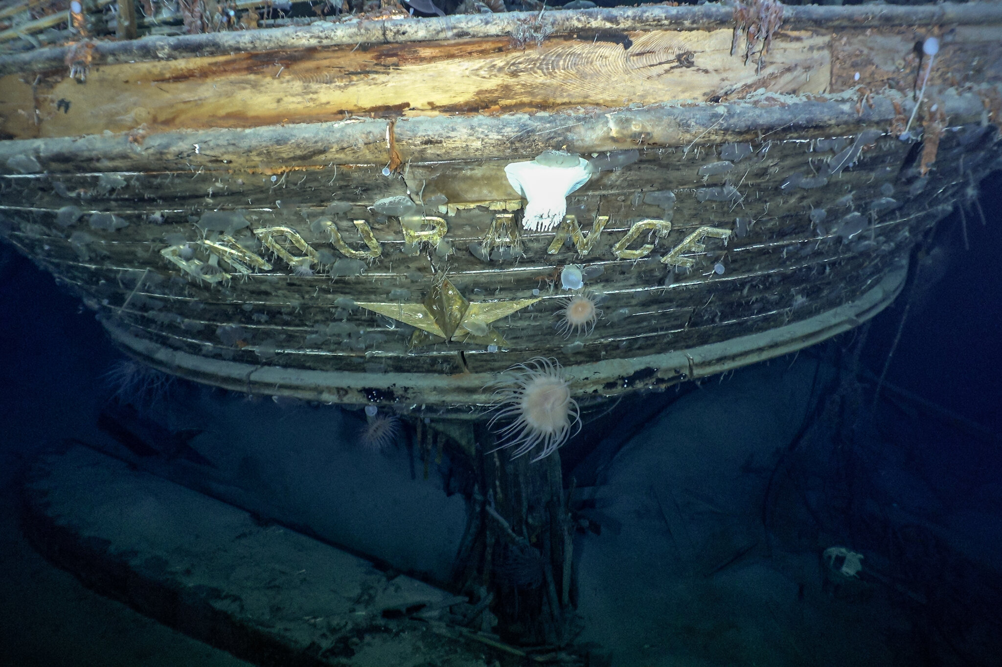 Ship And Town Underwater
 Wallpapers