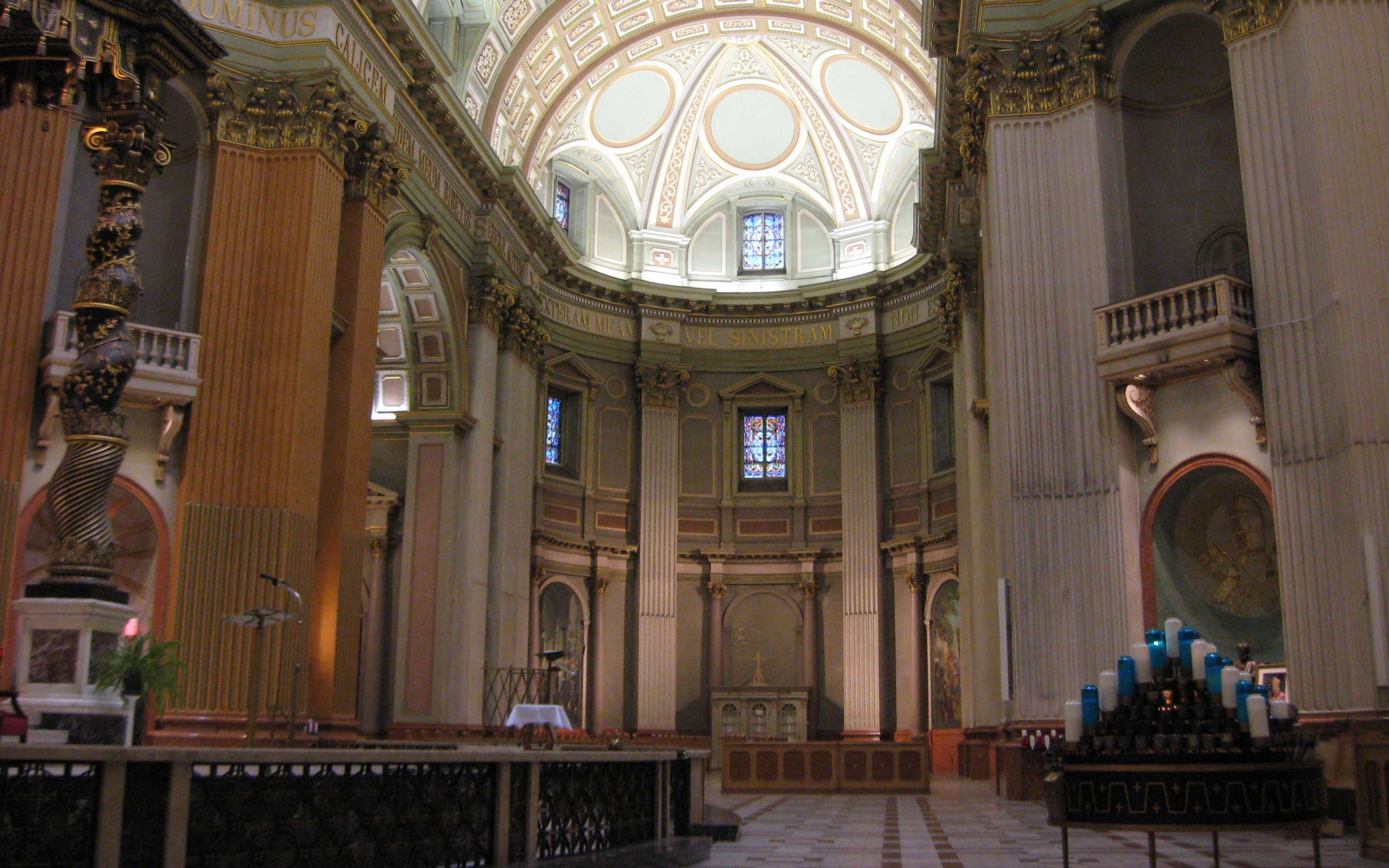 Basilique-Cathedrale Marie-Reine Du Monde In Montreal Wallpapers