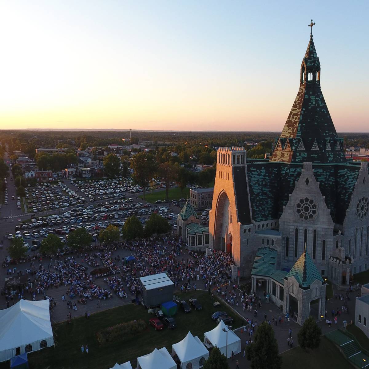 Notre-Dame-Du-Cap Basilica Wallpapers