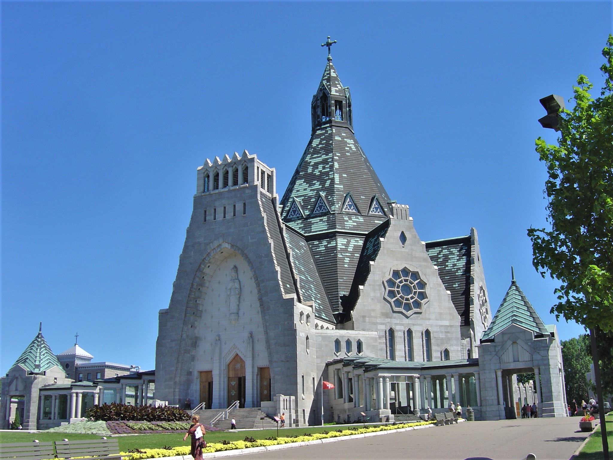 Notre-Dame-Du-Cap Basilica Wallpapers