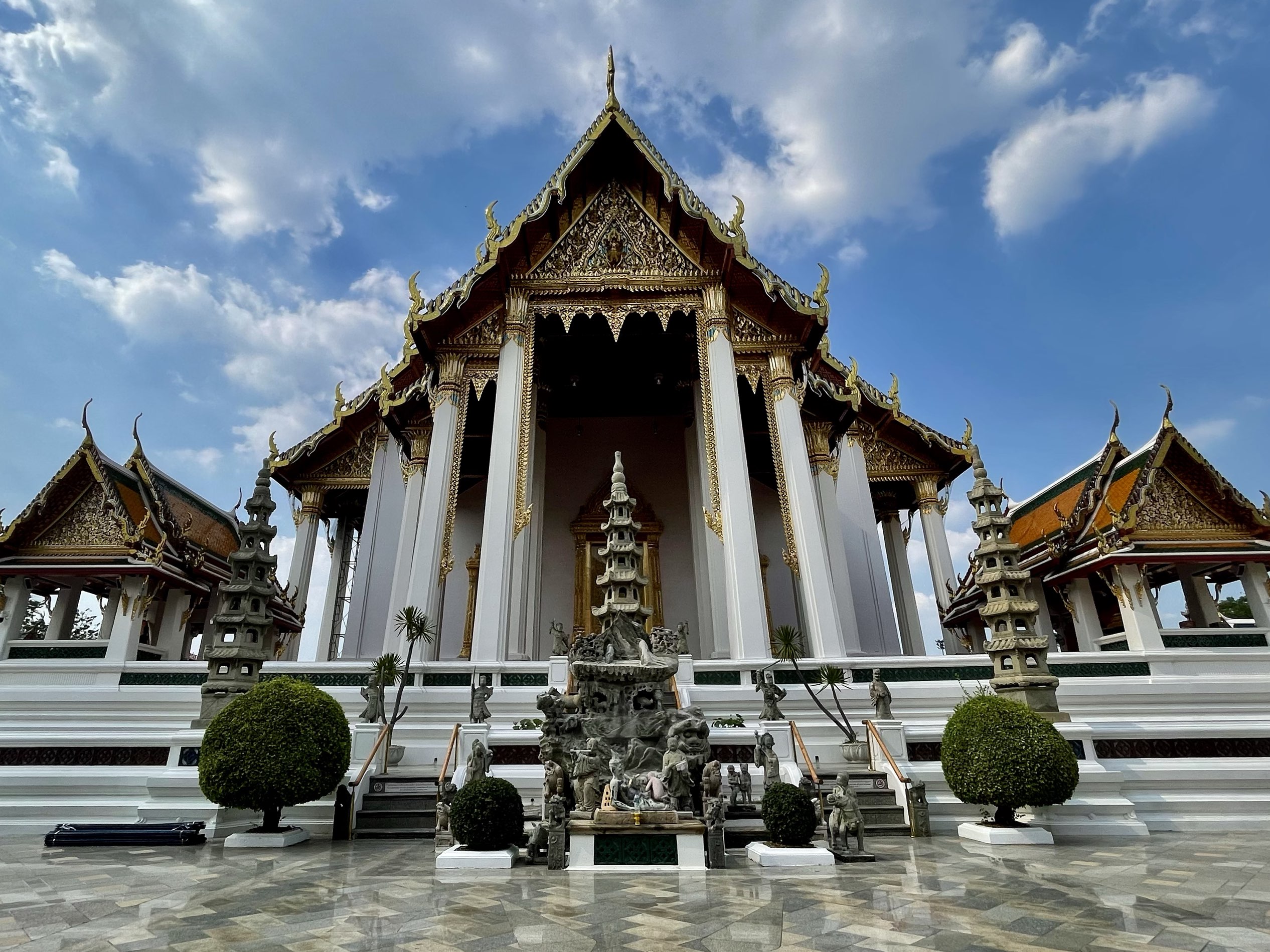 Wat Suthat Wallpapers