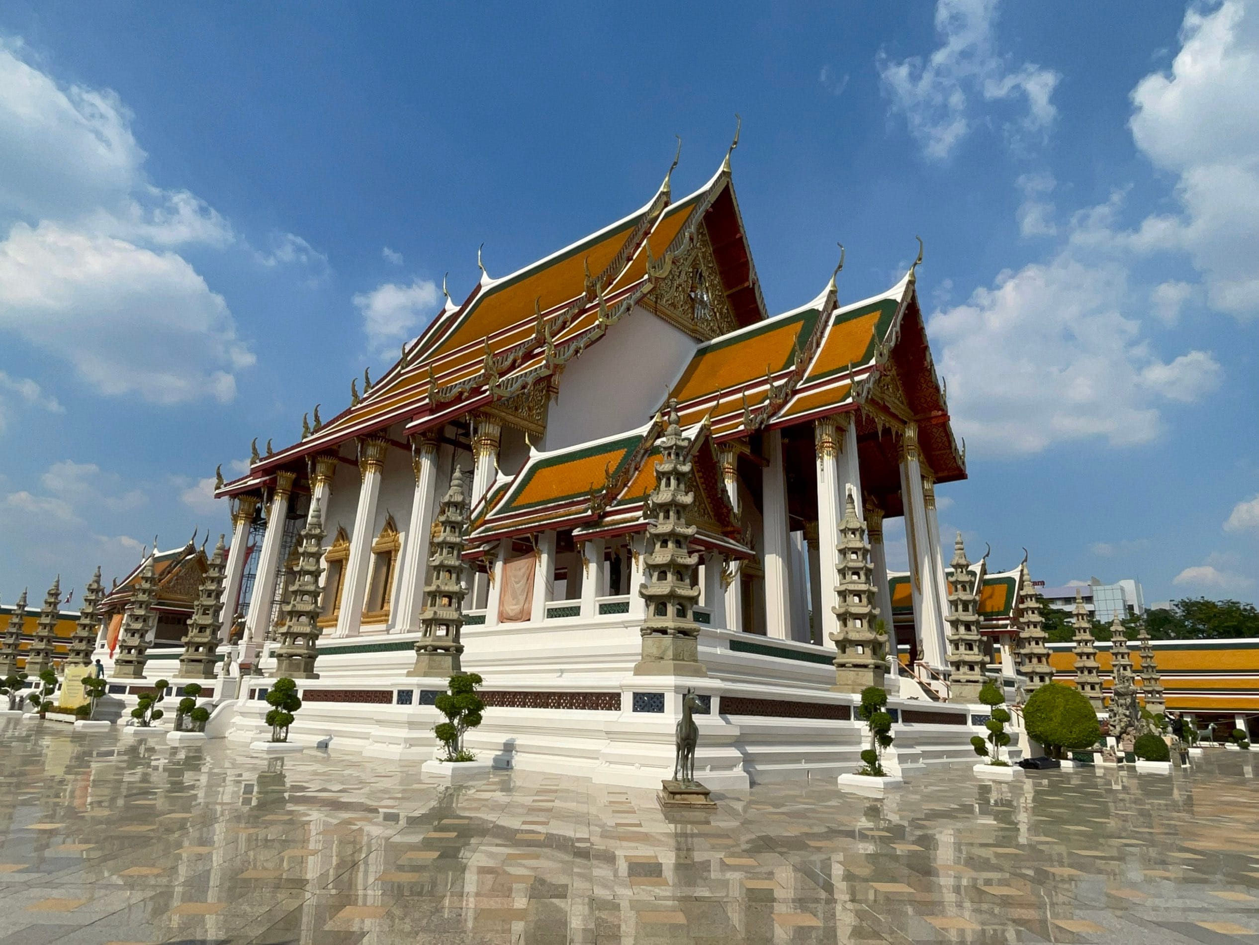 Wat Suthat Wallpapers