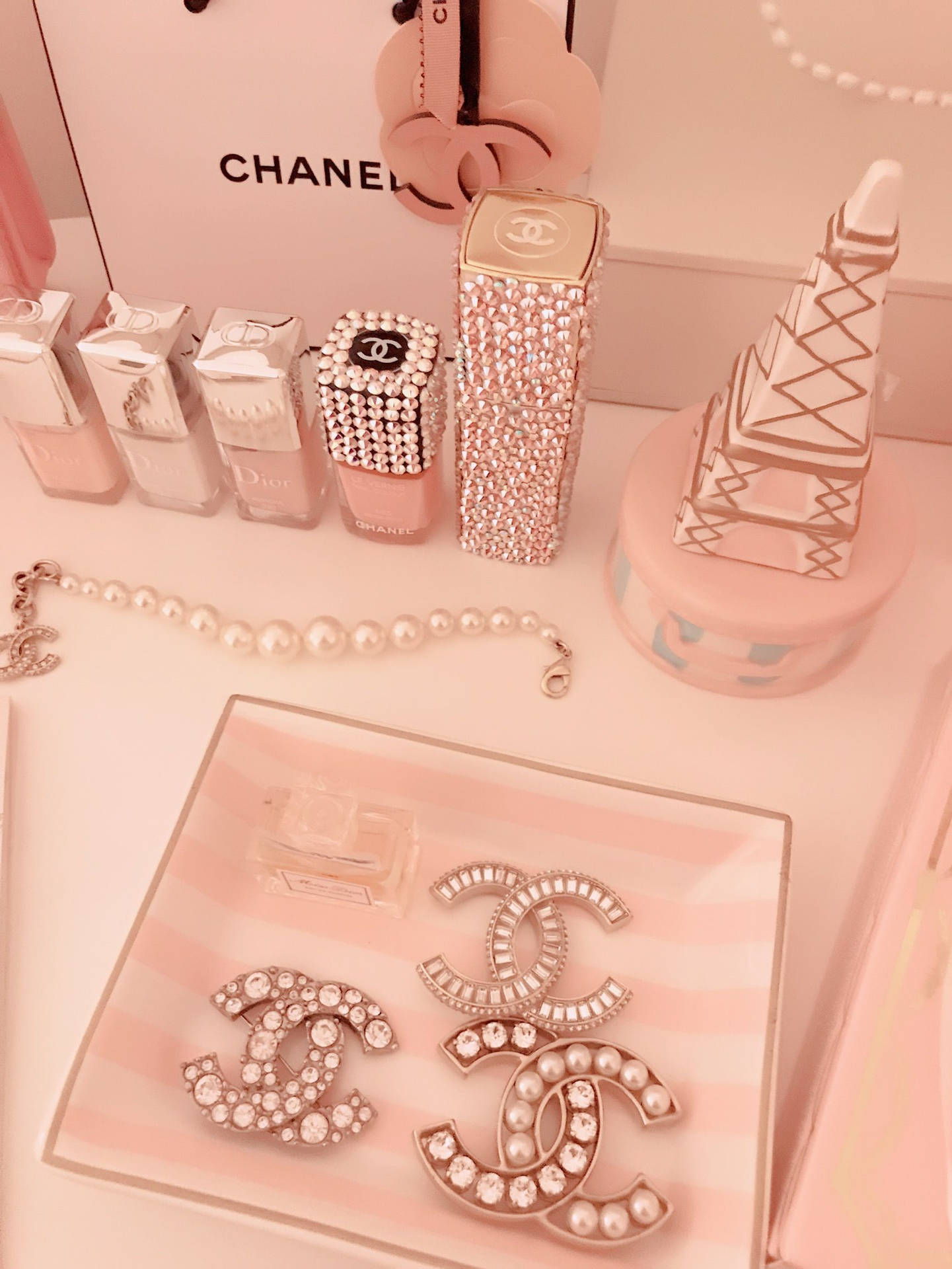 Chanel Aesthetic Wallpapers