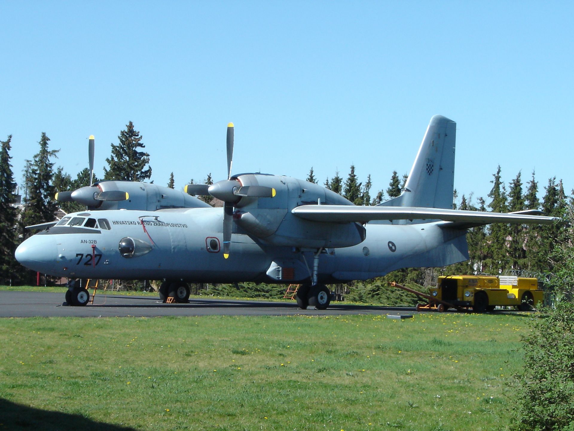 Antonov An-32 Wallpapers