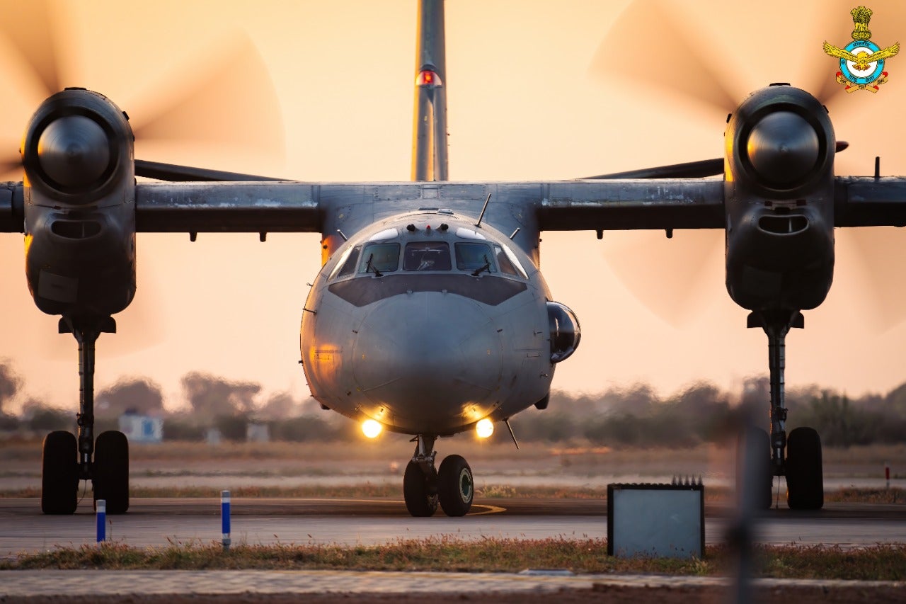 Antonov An-32 Wallpapers