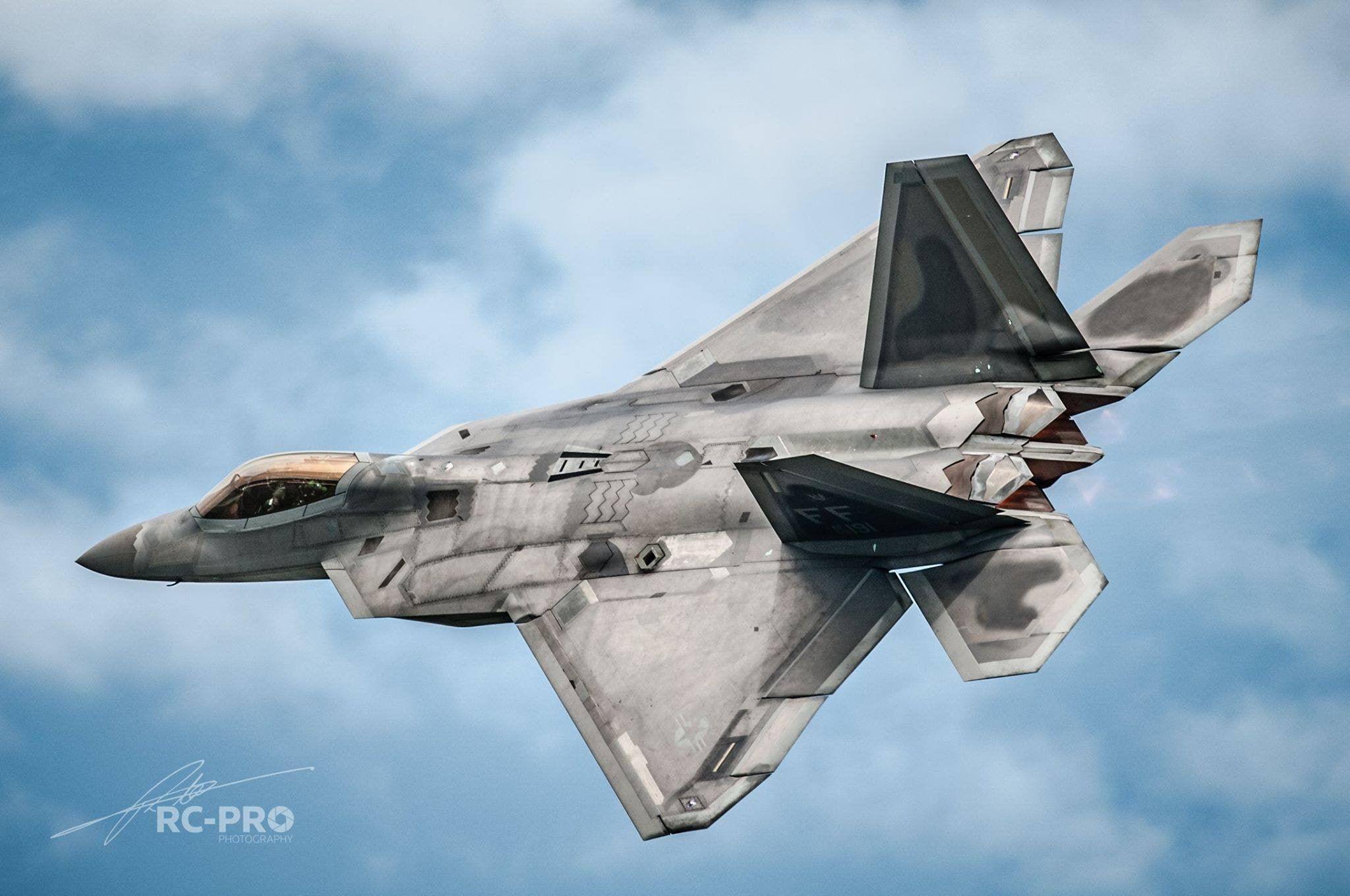 Lockheed Martin F-22 Raptor Wallpapers