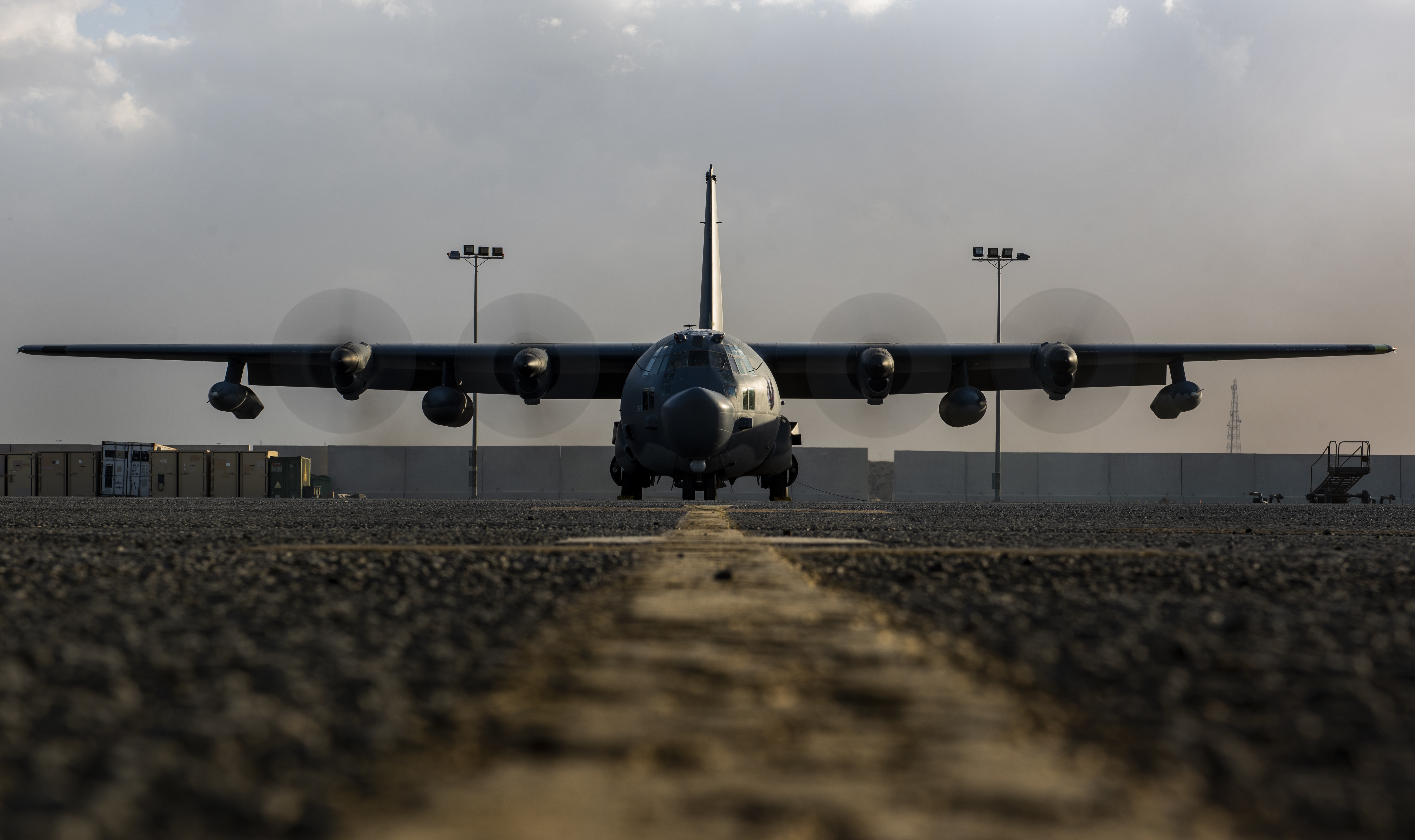 Lockheed Mc-130 Wallpapers