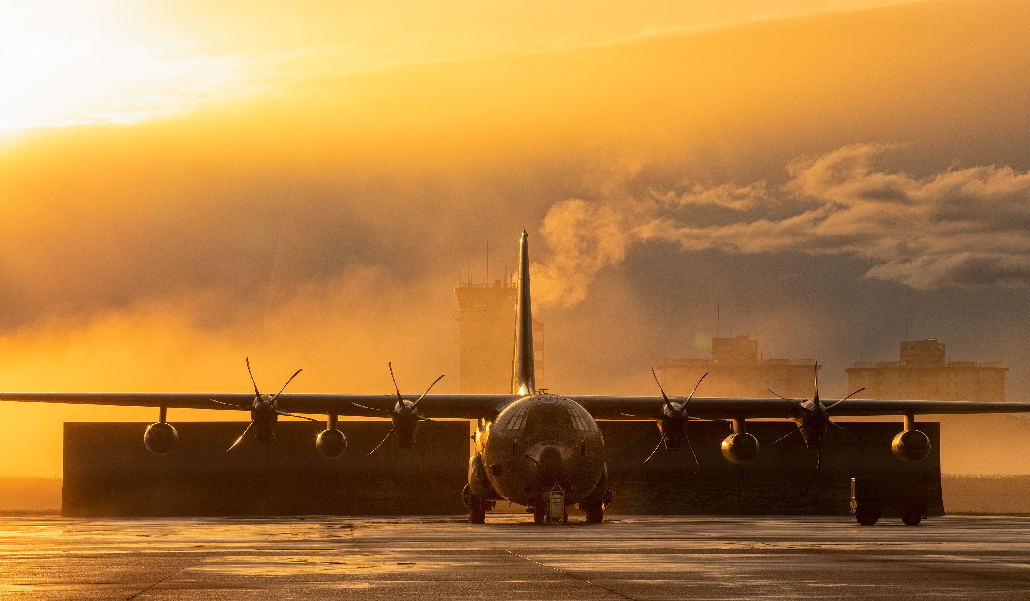 Lockheed Mc-130 Wallpapers