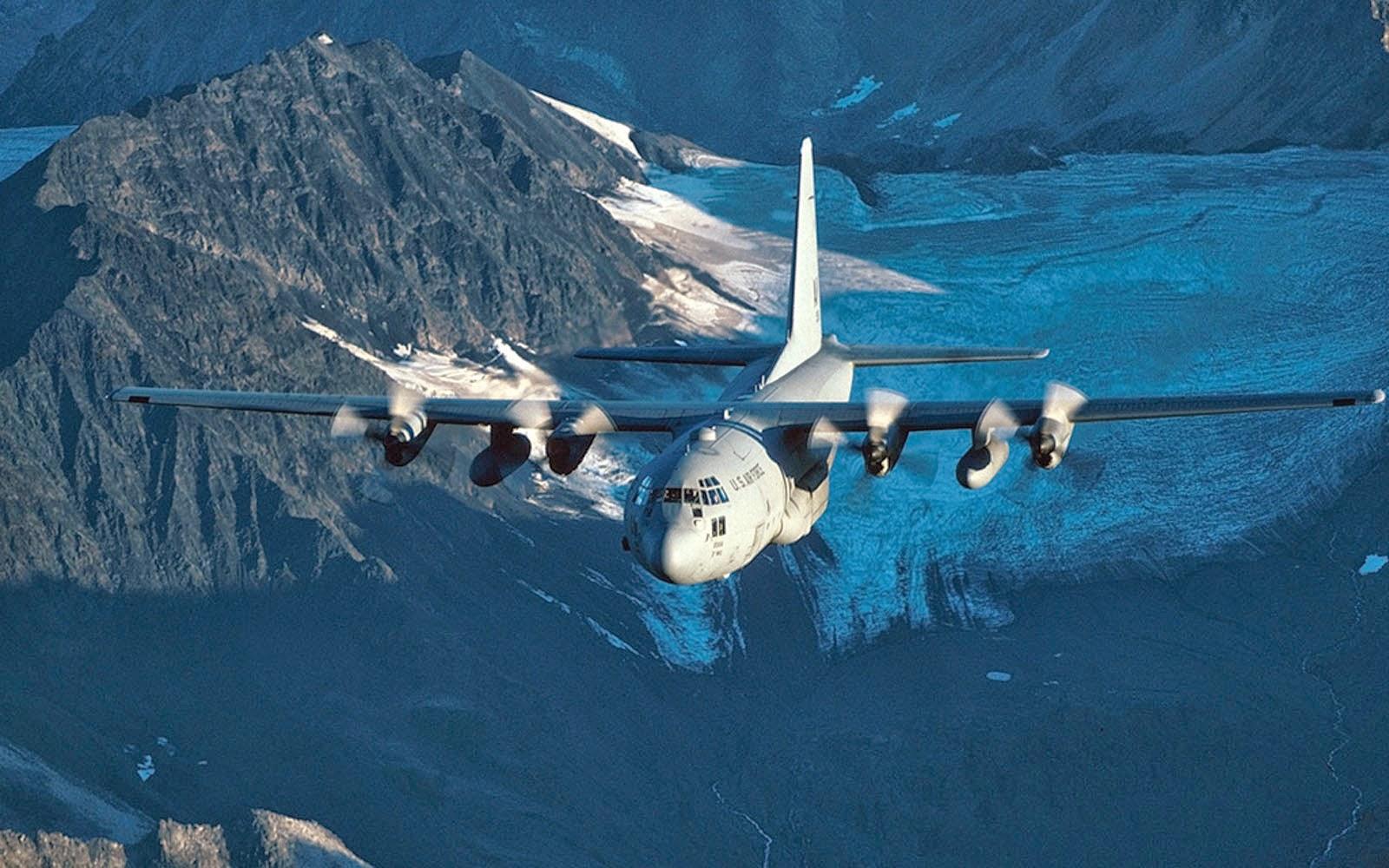 Lockheed Mc-130 Wallpapers