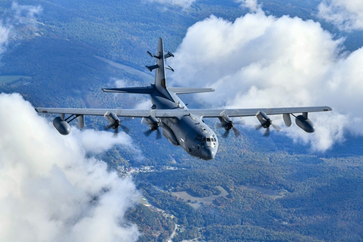 Lockheed Mc-130 Wallpapers