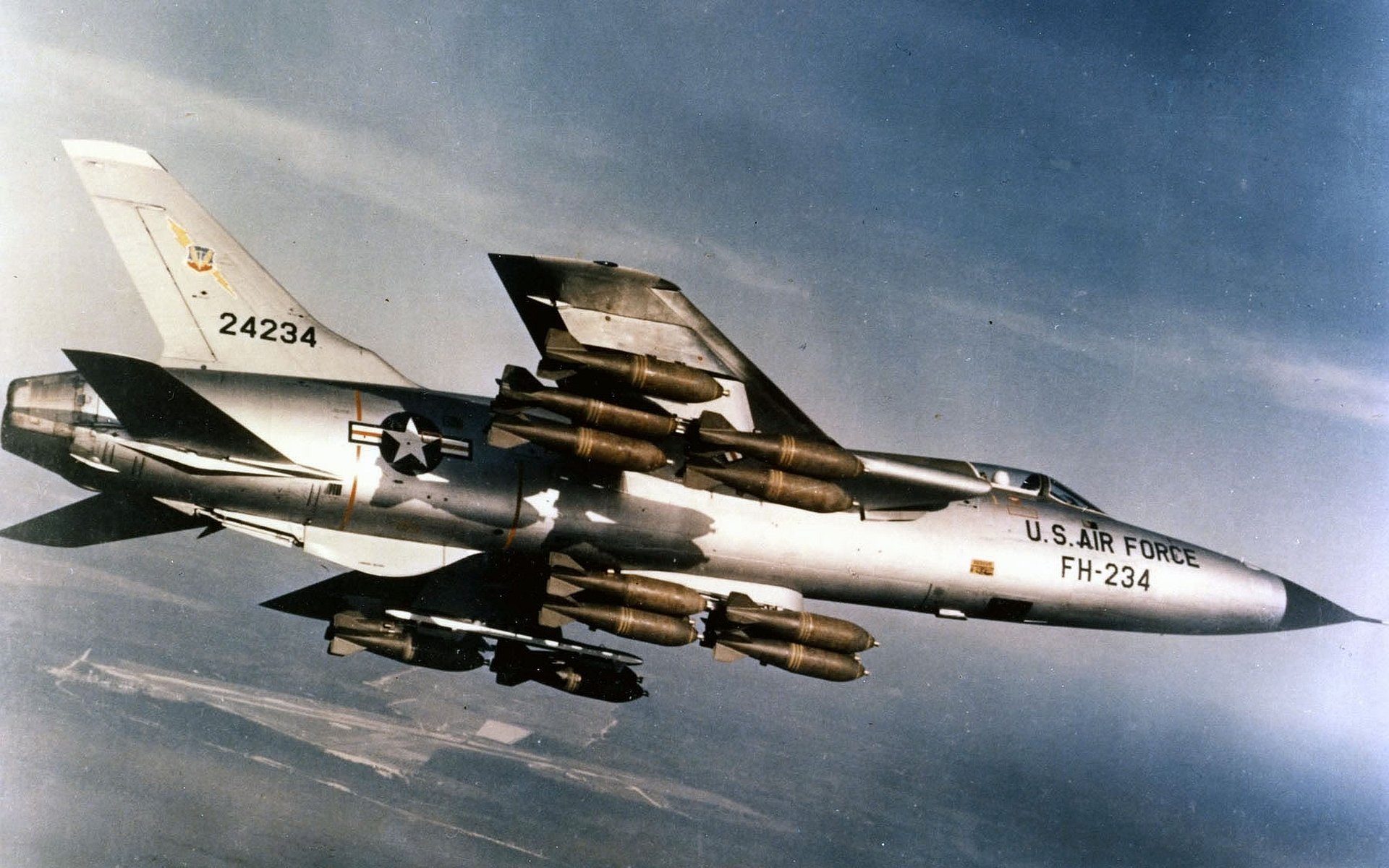 Republic F-105 Thunderchief Wallpapers