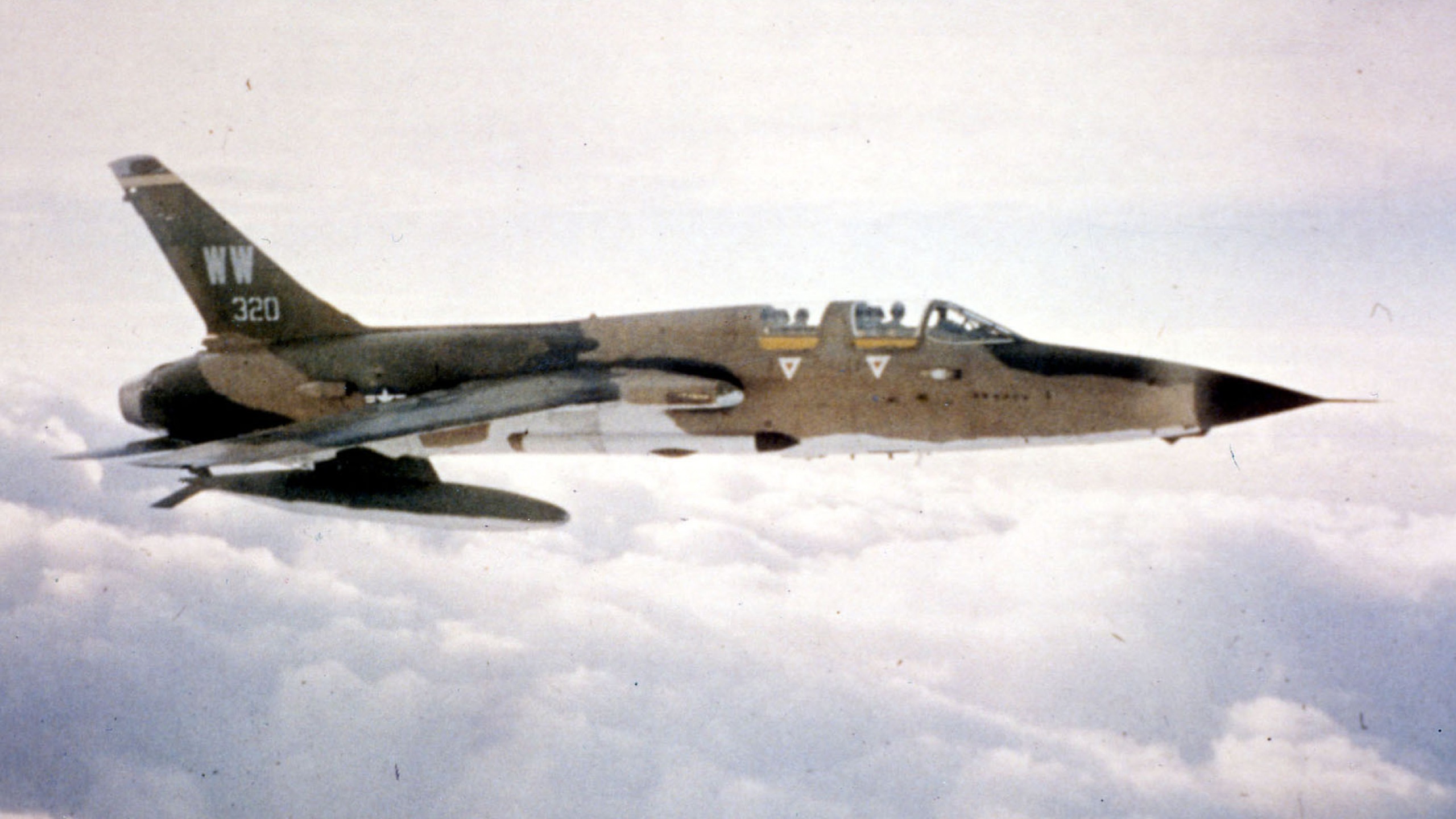 Republic F-105 Thunderchief Wallpapers