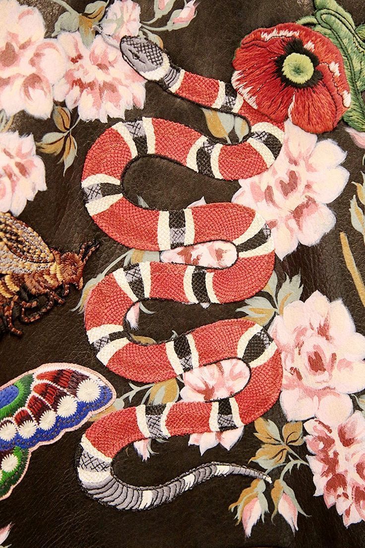 Cartoon Gucci Snake Wallpapers