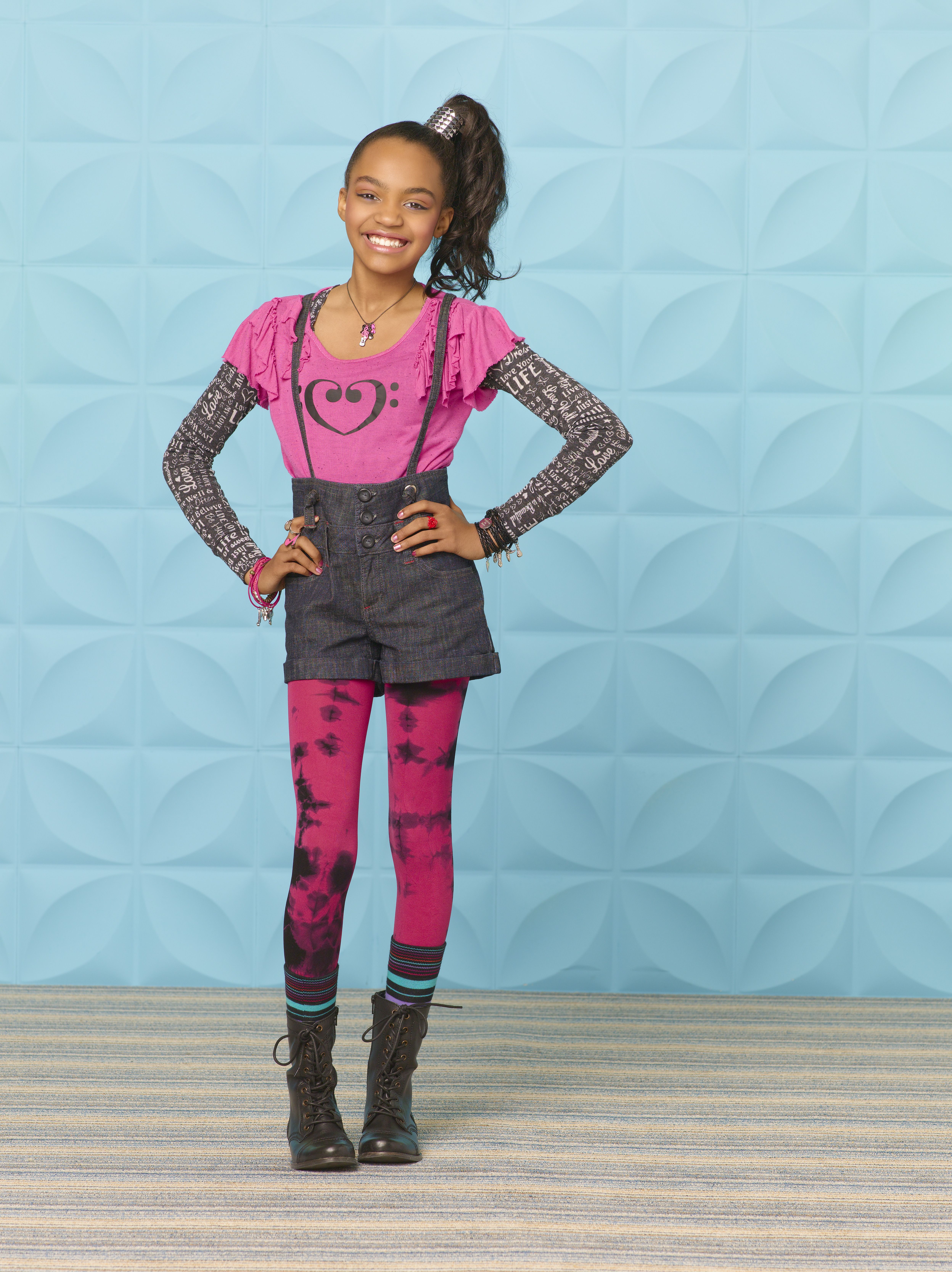 China Anne Mcclain As Lightning Wallpapers