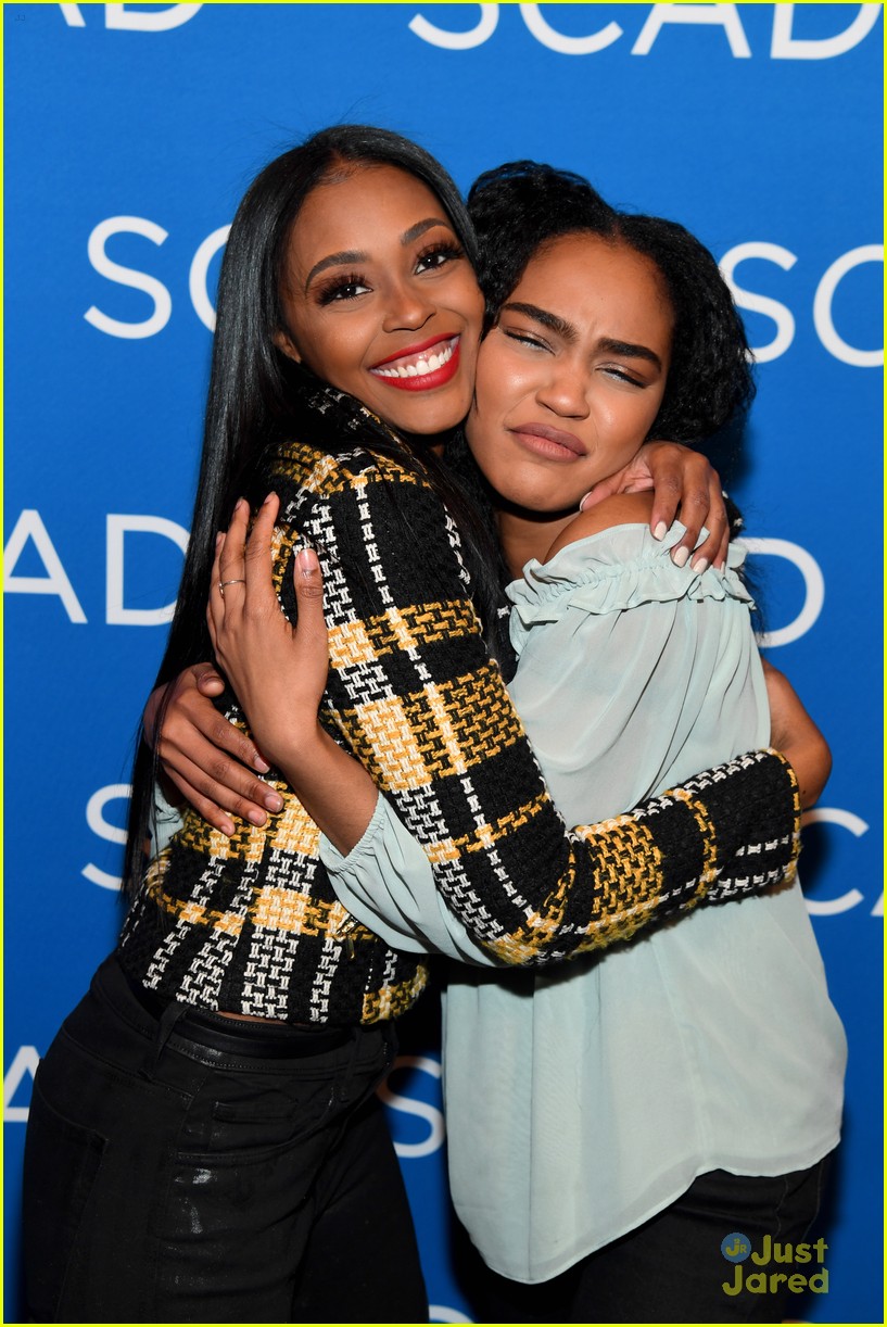 China Anne Mcclain As Lightning Wallpapers