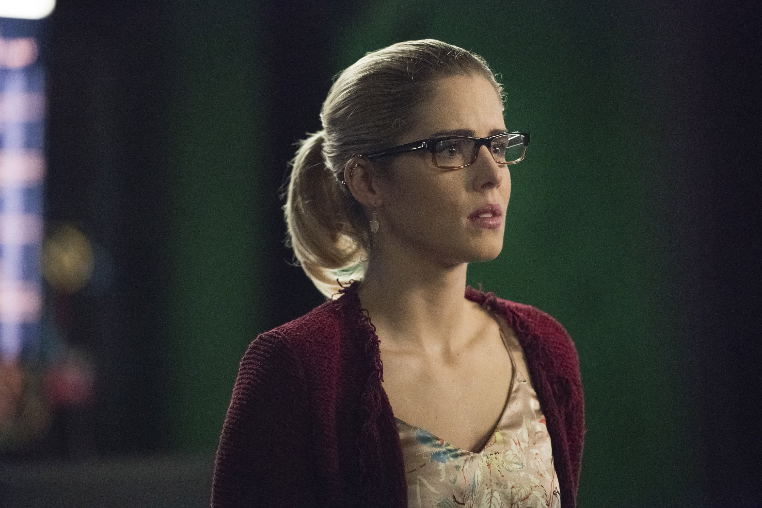 Emily Bett Rickards As Felicity Smoak Wallpapers