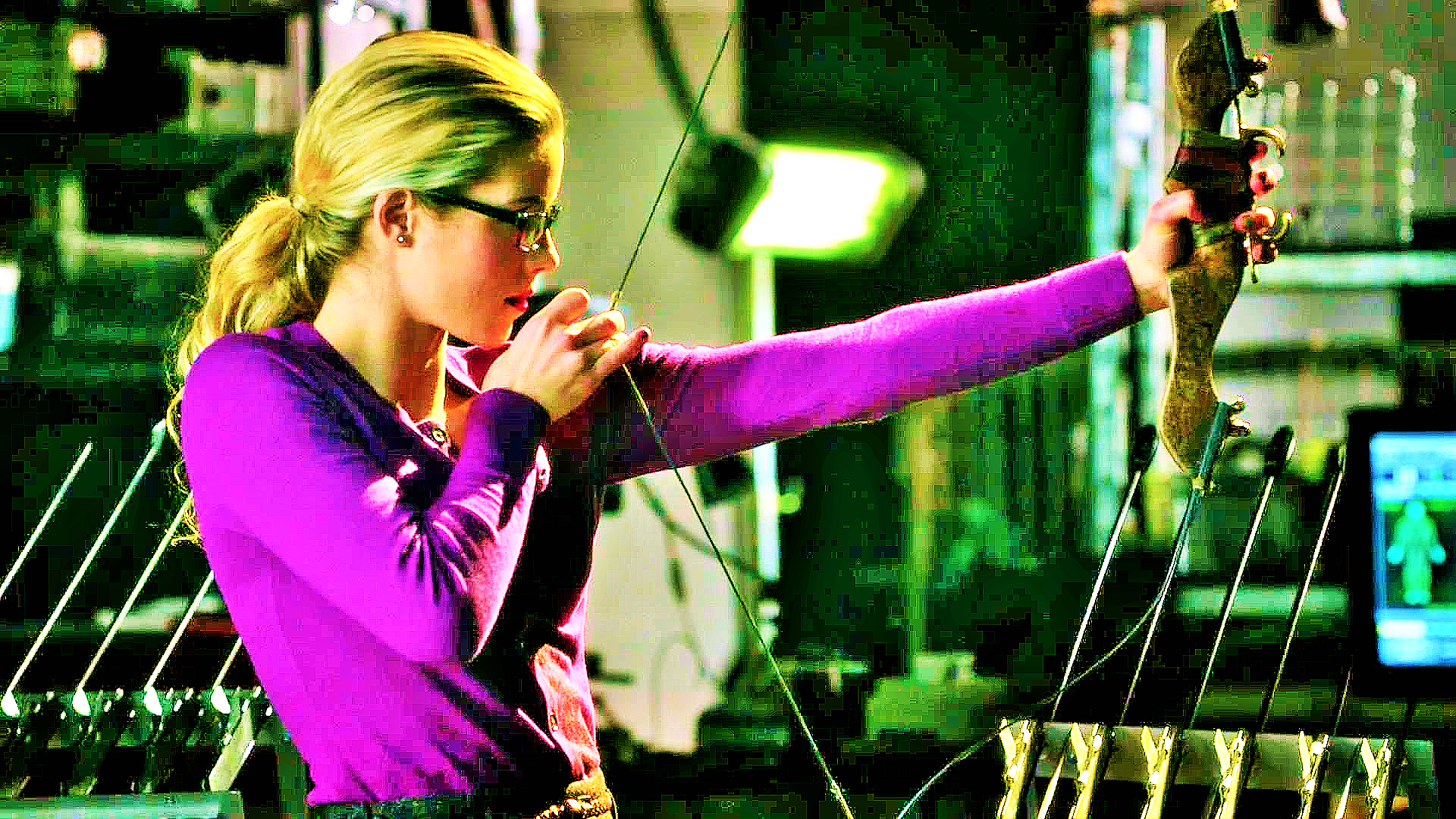 Emily Bett Rickards As Felicity Smoak Wallpapers