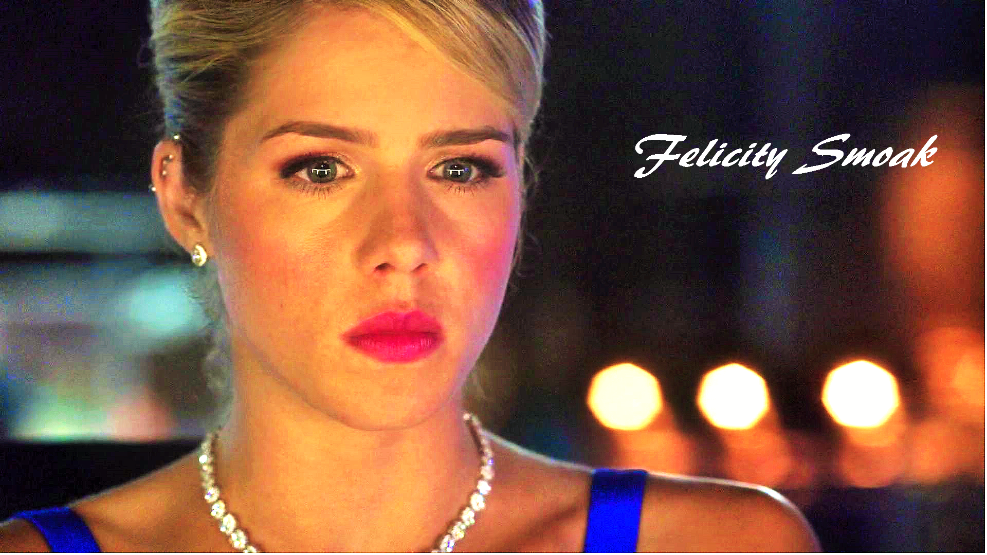 Emily Bett Rickards As Felicity Smoak Wallpapers