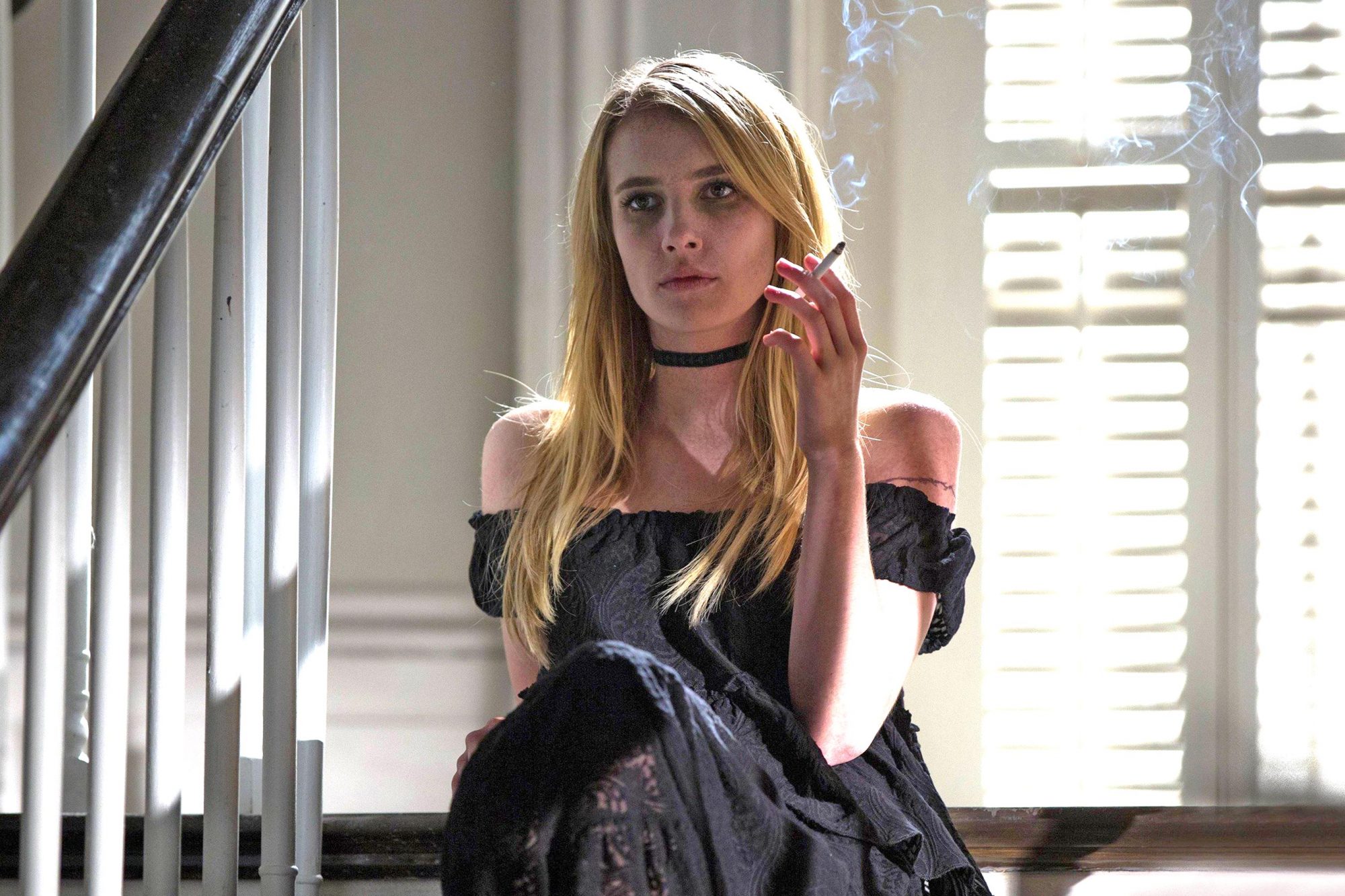 Emma Roberts In American Horror Story 1984 Wallpapers