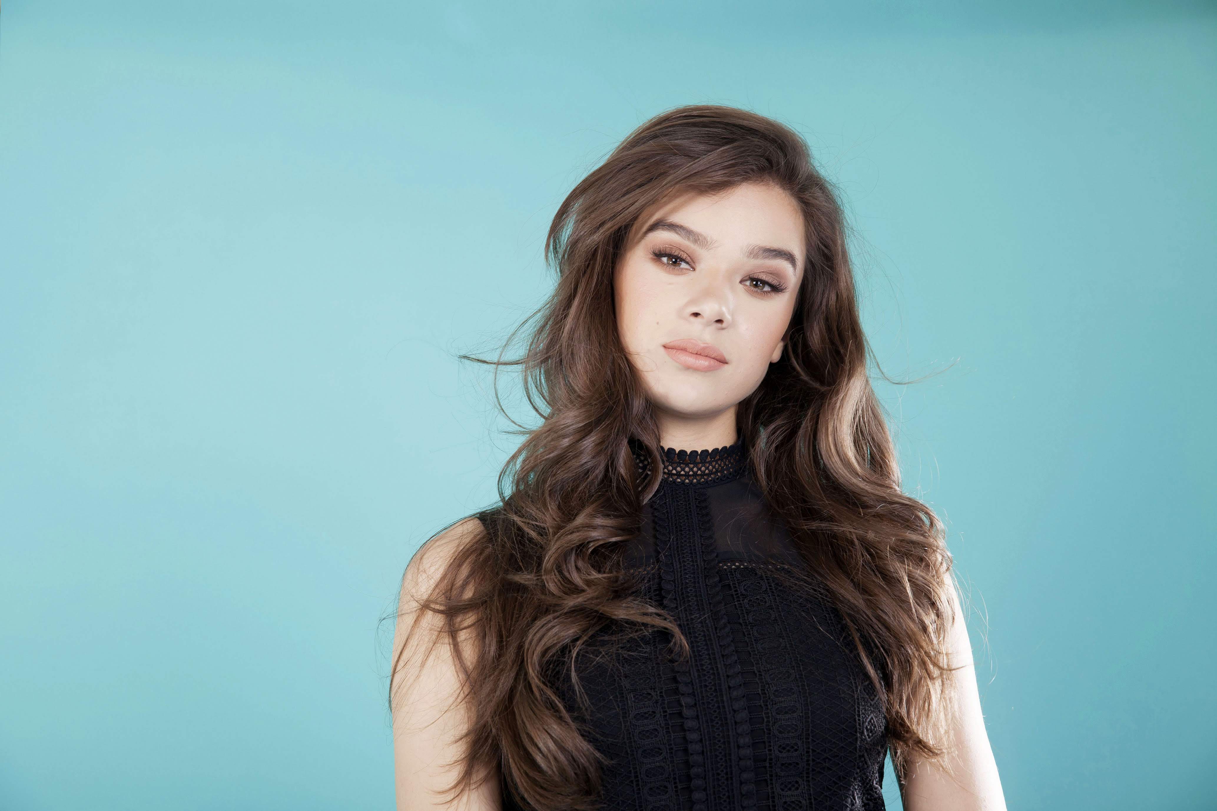 Hailee Steinfeld In Hawkeye 4K 2021 Wallpapers