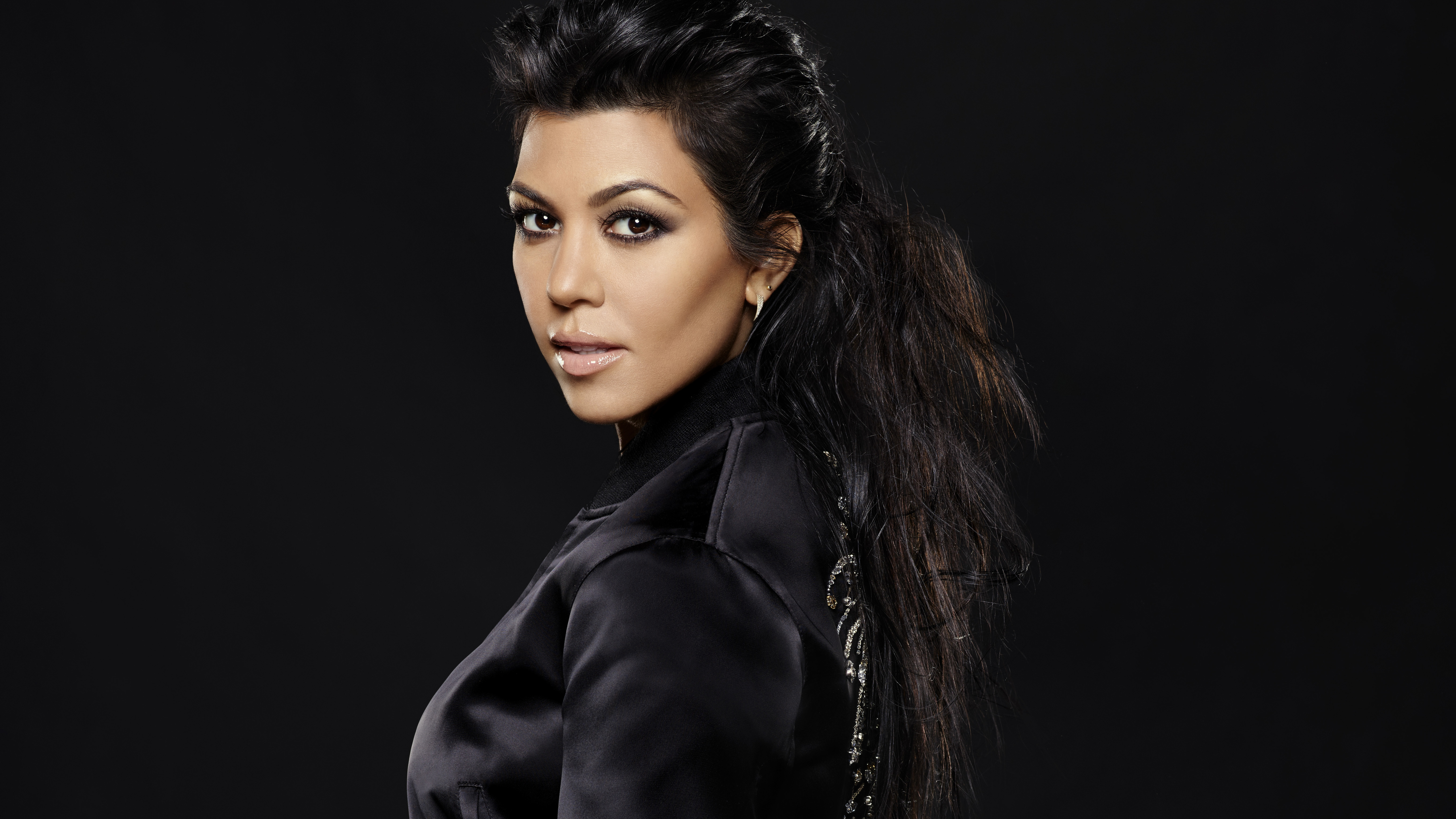 Kourtney Kardashian Keeping Up With The Kardashians Season 2018 Wallpapers