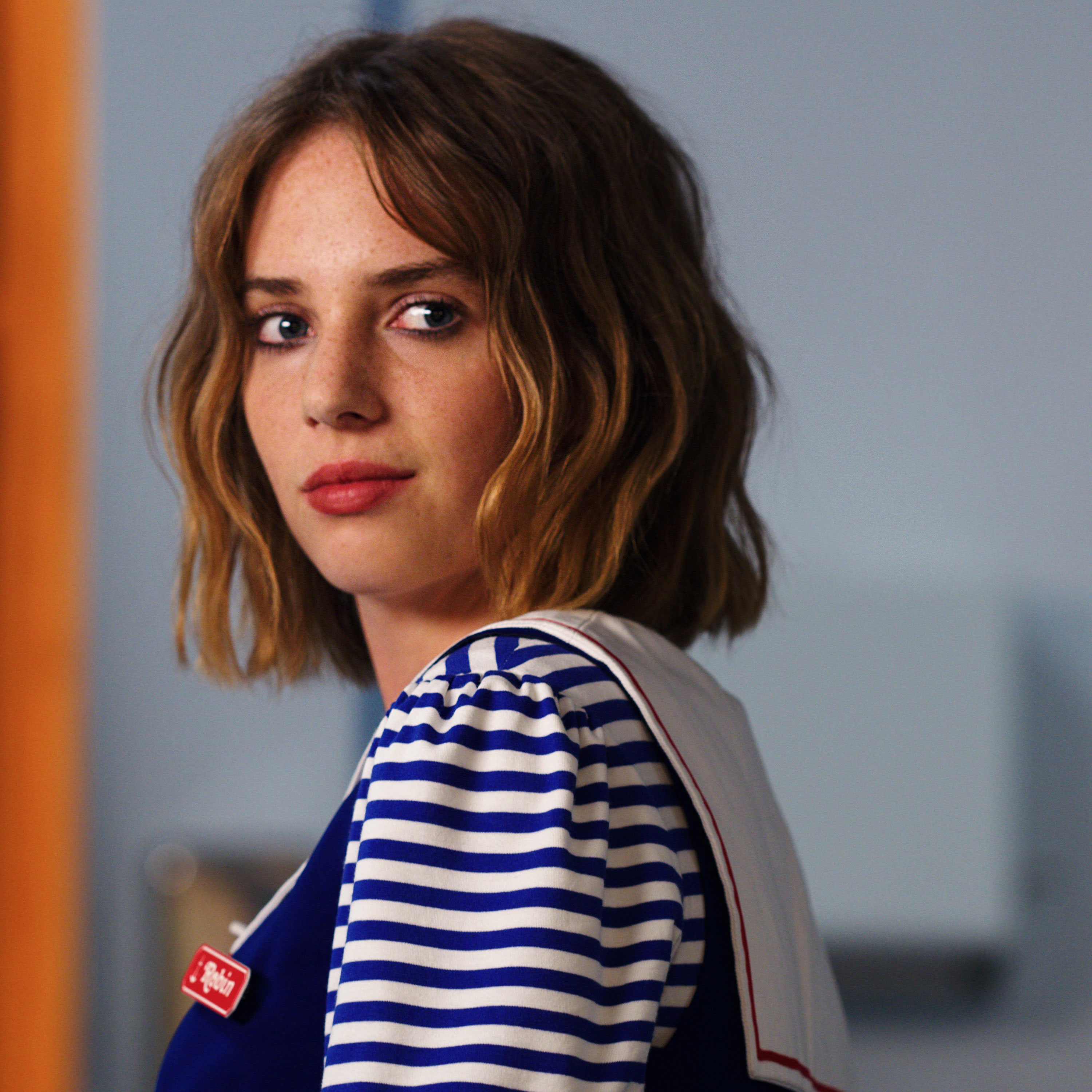 Maya Hawke As Robin In Stranger Things Wallpapers