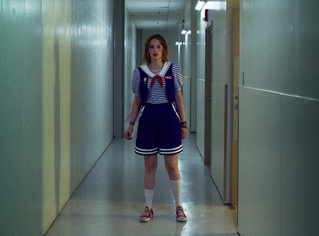 Maya Hawke As Robin In Stranger Things Wallpapers