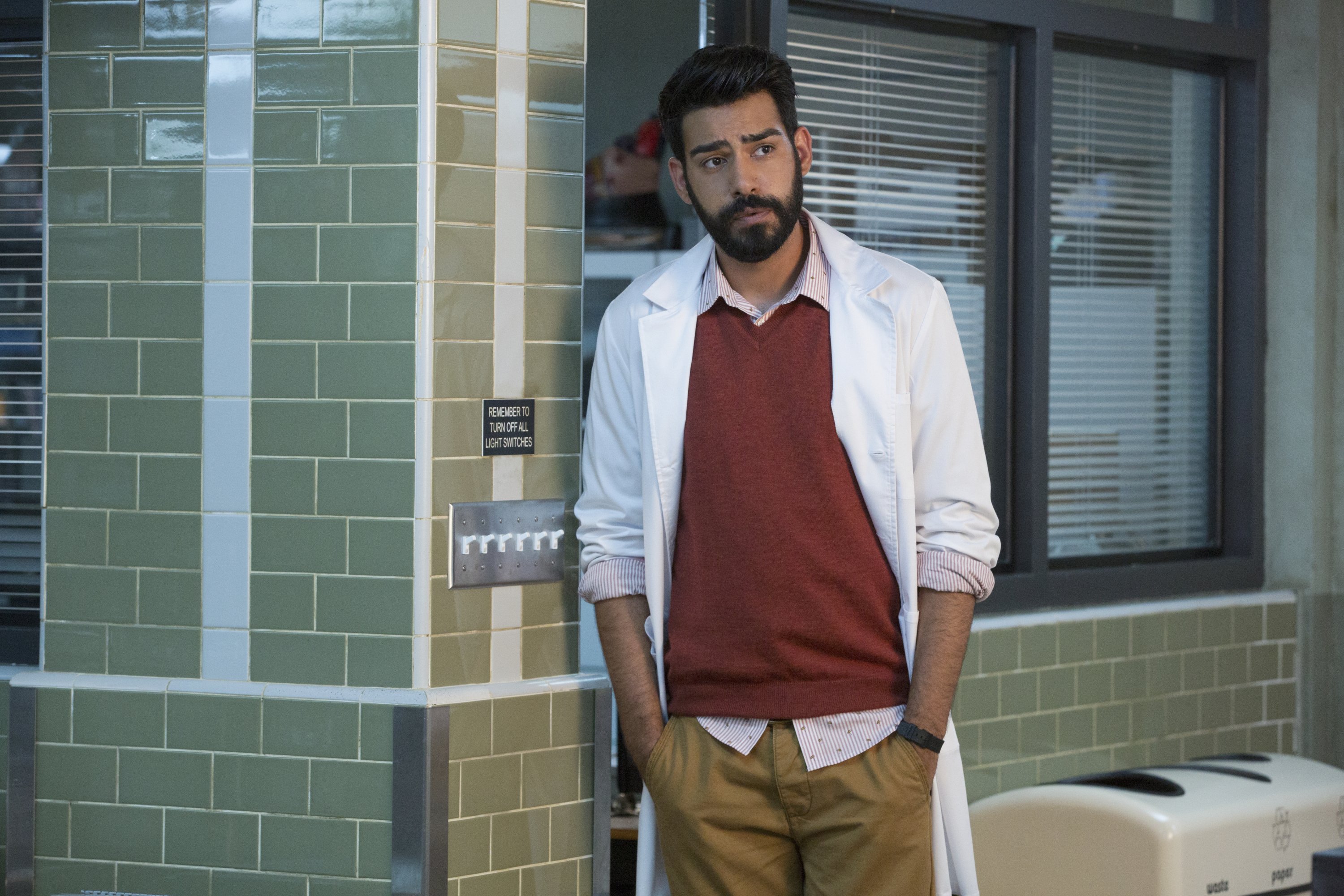 Rahul Kohli In Midnight Mass Wallpapers