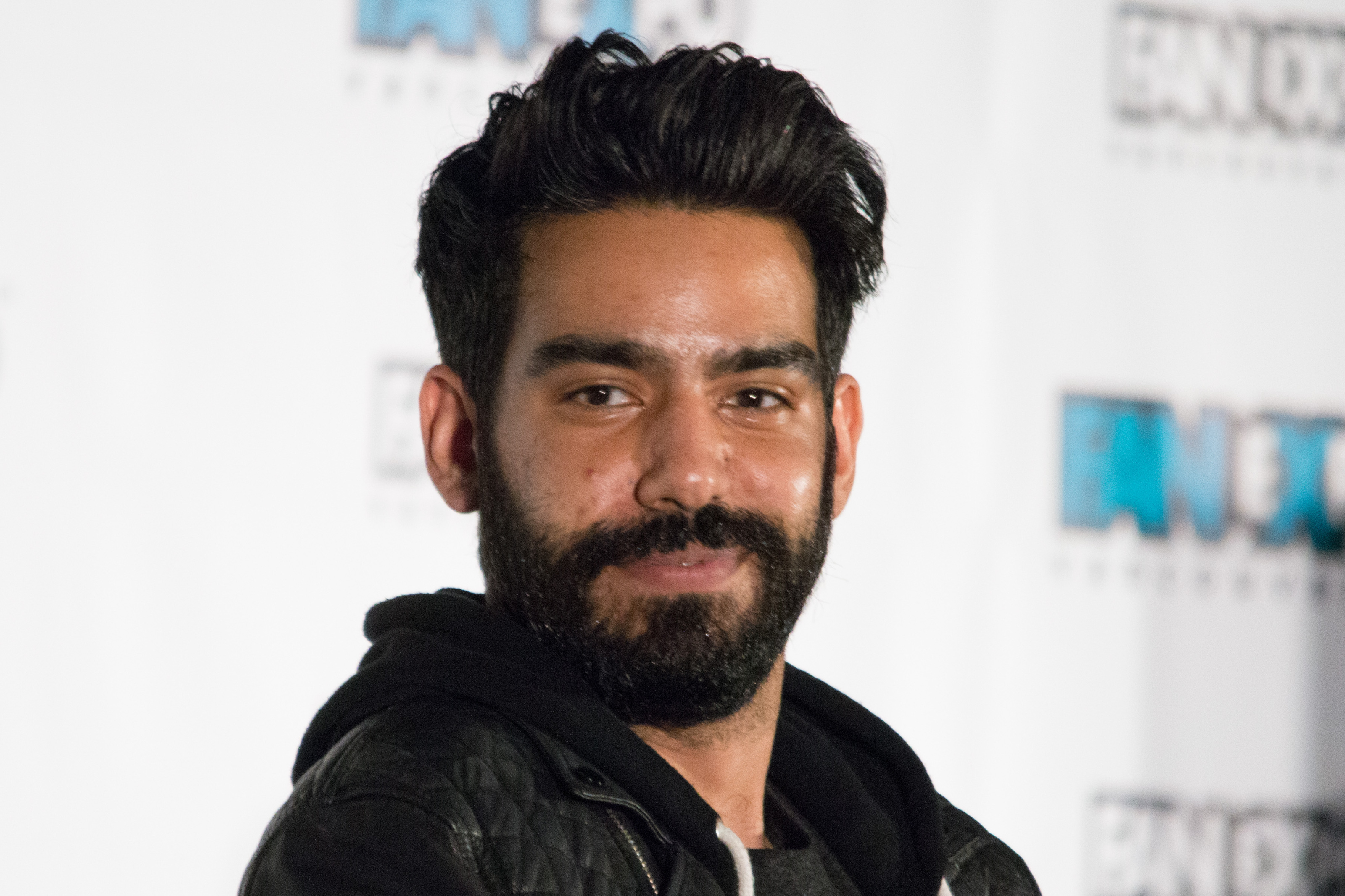 Rahul Kohli In Midnight Mass Wallpapers