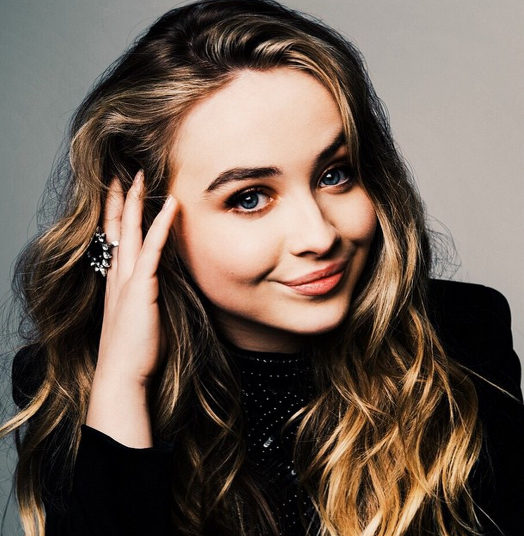 Sabrina Carpenter Work It Wallpapers