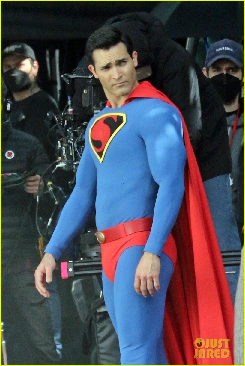 Tyler Hoechlin Superman And Lois Wallpapers