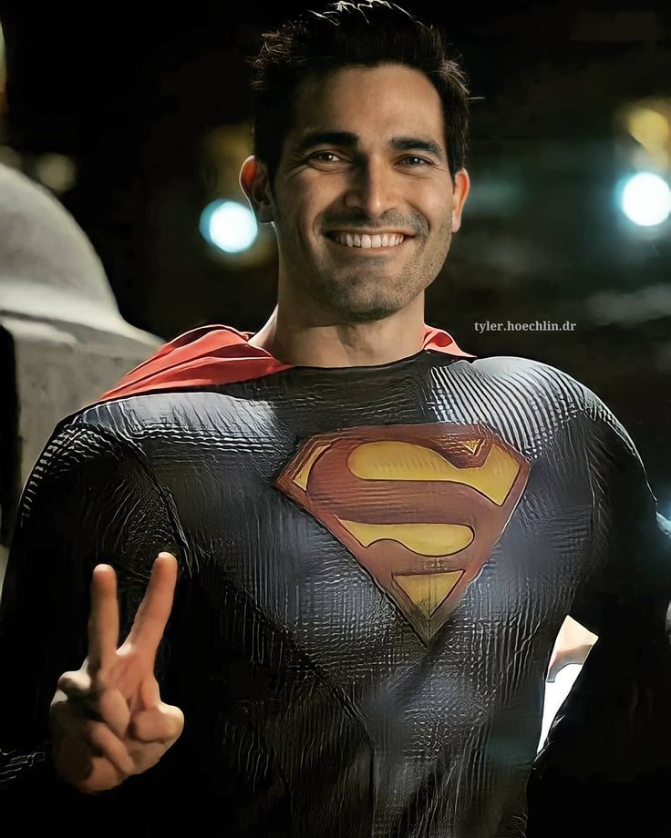 Tyler Hoechlin Superman And Lois Wallpapers