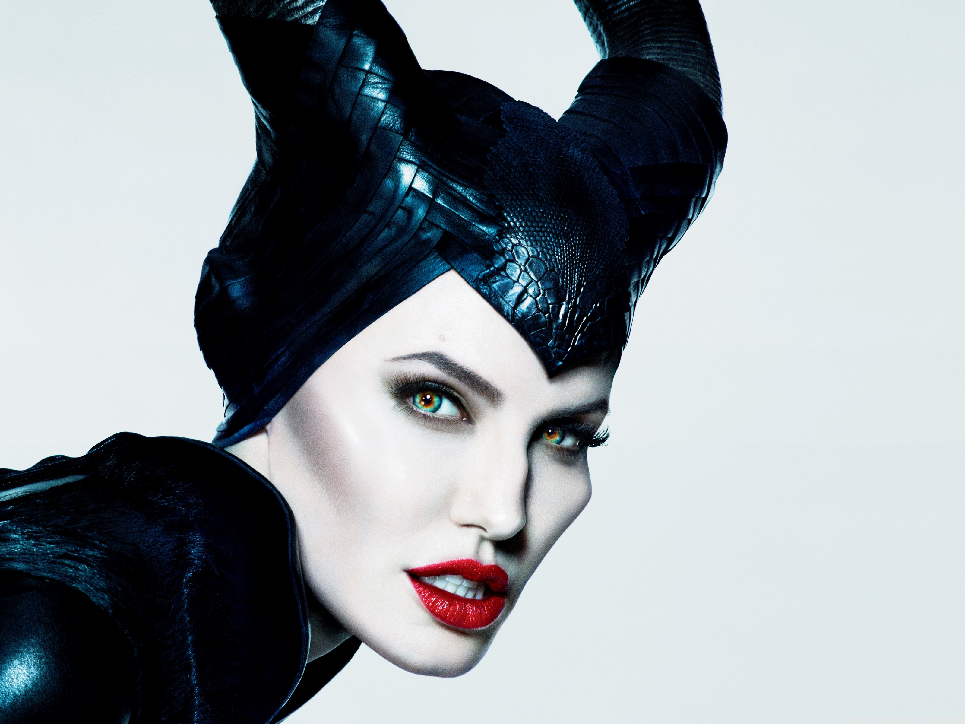 Angelina Jolie In Maleficent 2 Wallpapers