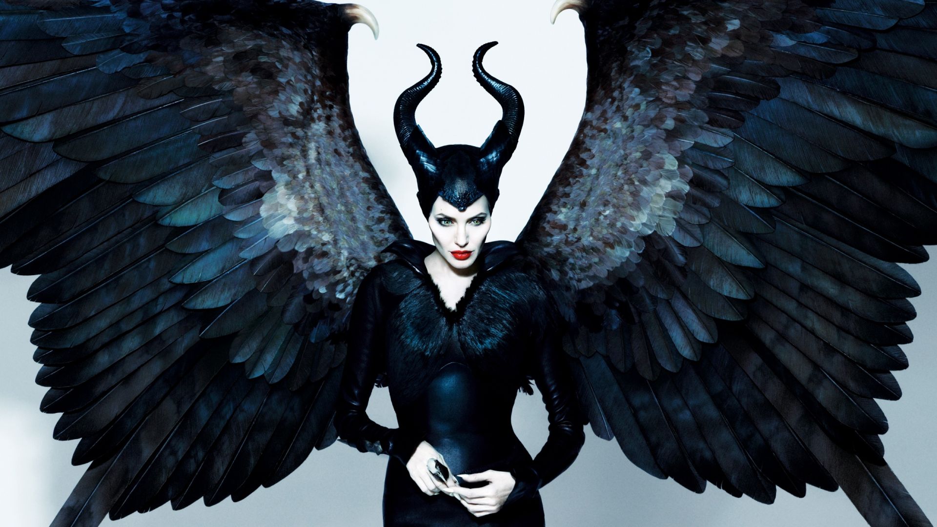 Angelina Jolie In Maleficent 2 Wallpapers