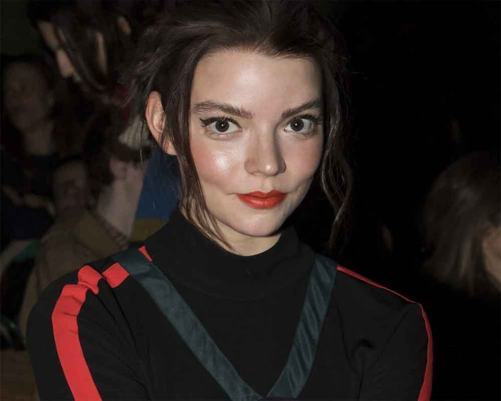 Anya Taylor-Joy In Last Night In Soho Wallpapers