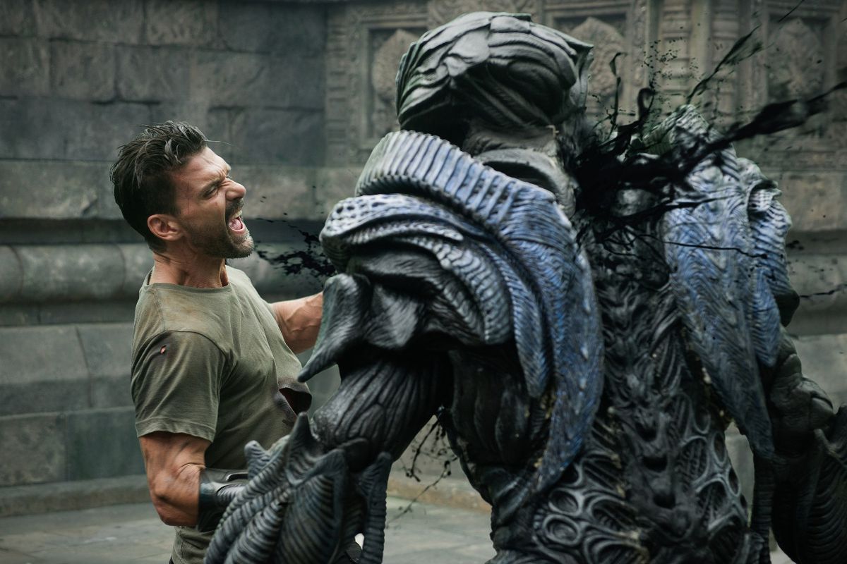 Beyond Skyline 2017 Movie Wallpapers