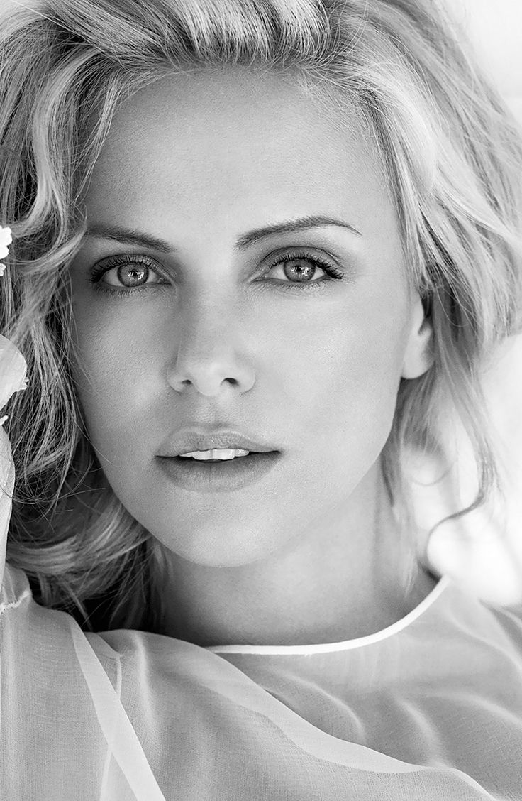 Charlize Theron Monochrome Wallpapers