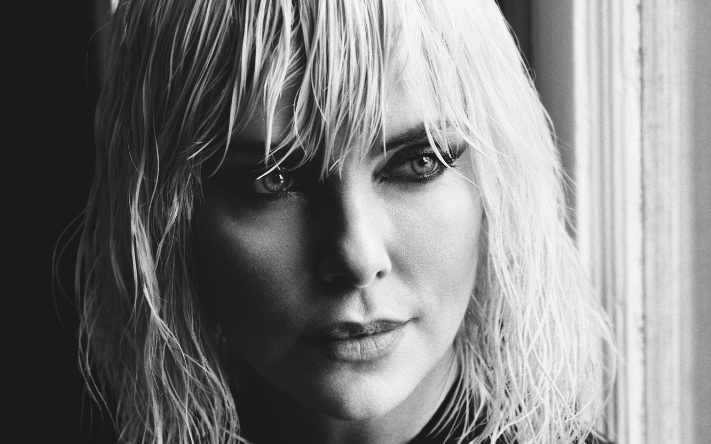 Charlize Theron Monochrome Wallpapers