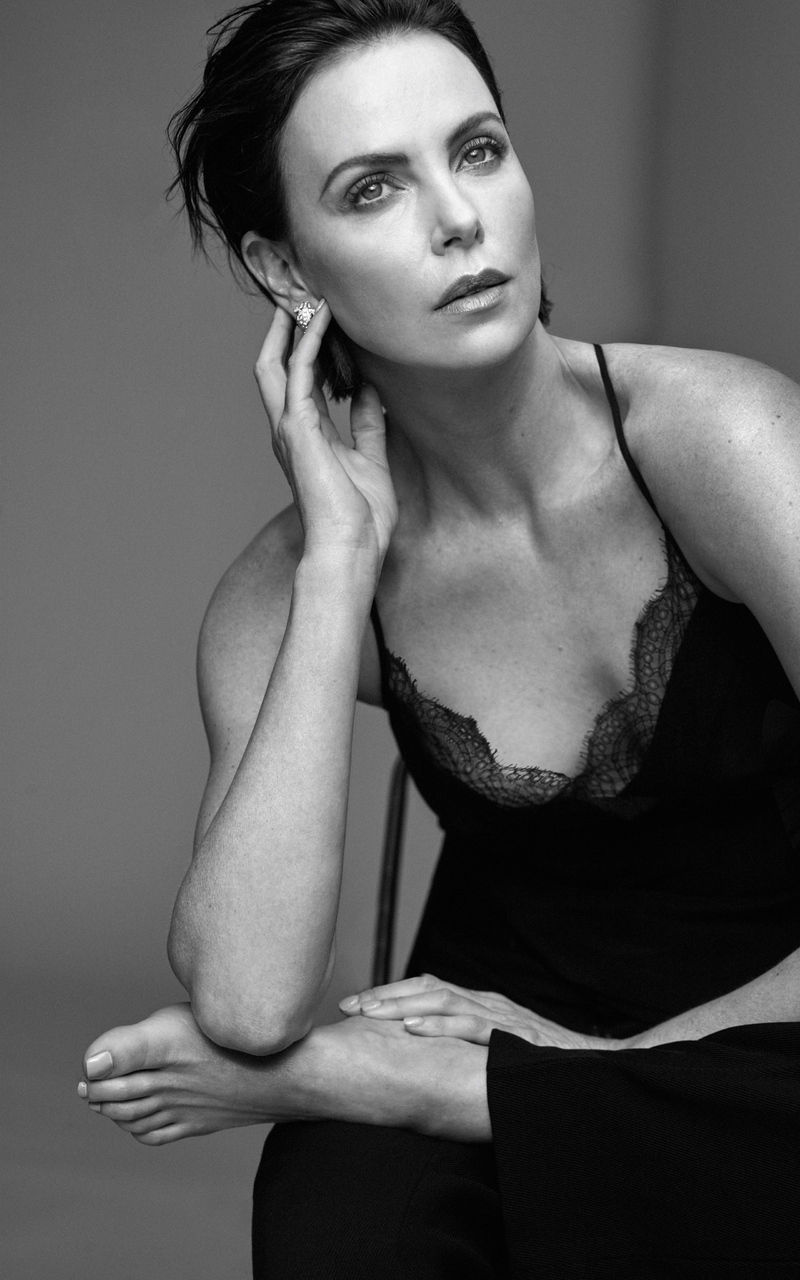 Charlize Theron Monochrome Wallpapers