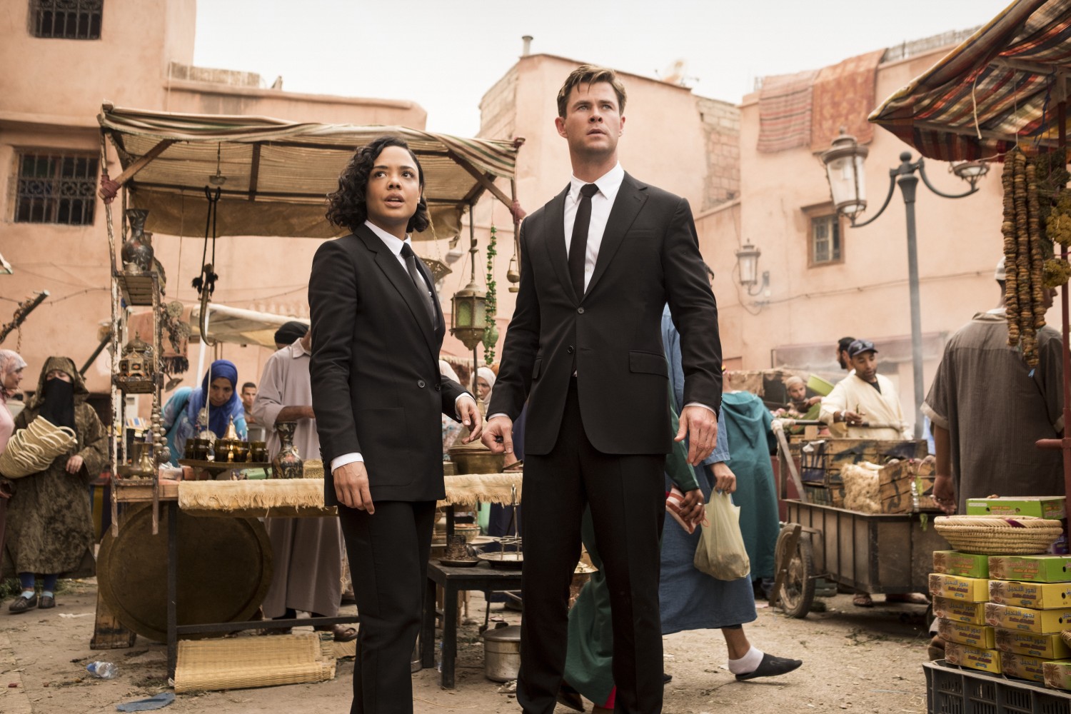 Chris Hemsworth And Tessa Thompson Men In Black 4 Wallpapers