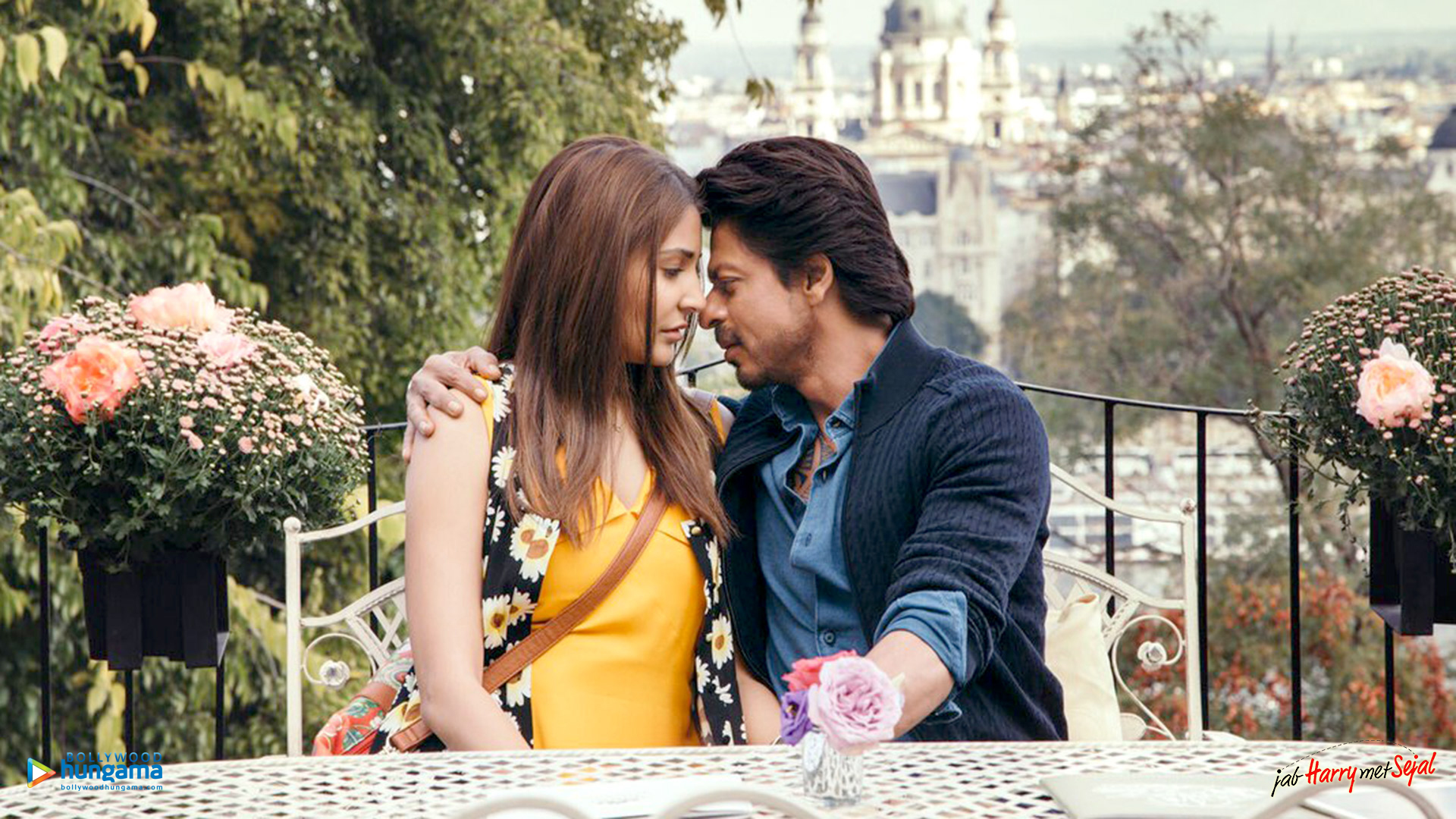 Jab Harry Met Sejal Anushka And Shahrukh Khan Romance Wallpapers