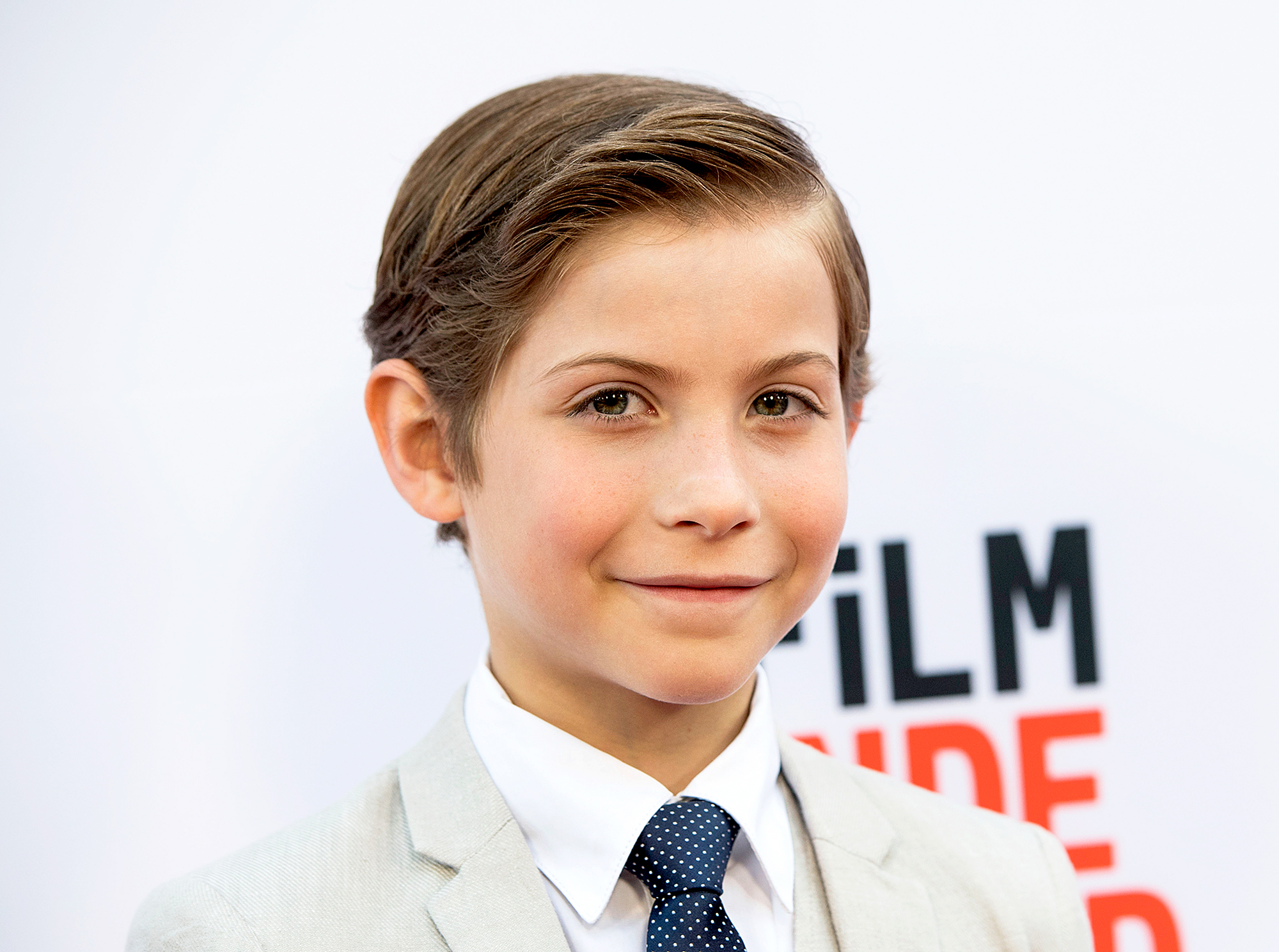 Jacob Tremblay And Dog Wonder 2017 Wallpapers